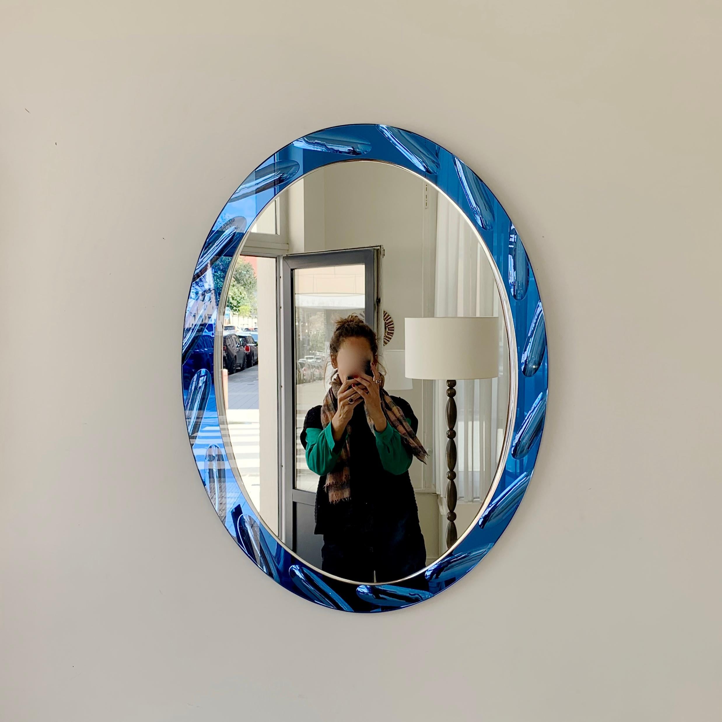 Blue Oval Mirror by Cristal Arte circa 1960, Italy In Good Condition In Brussels, BE
