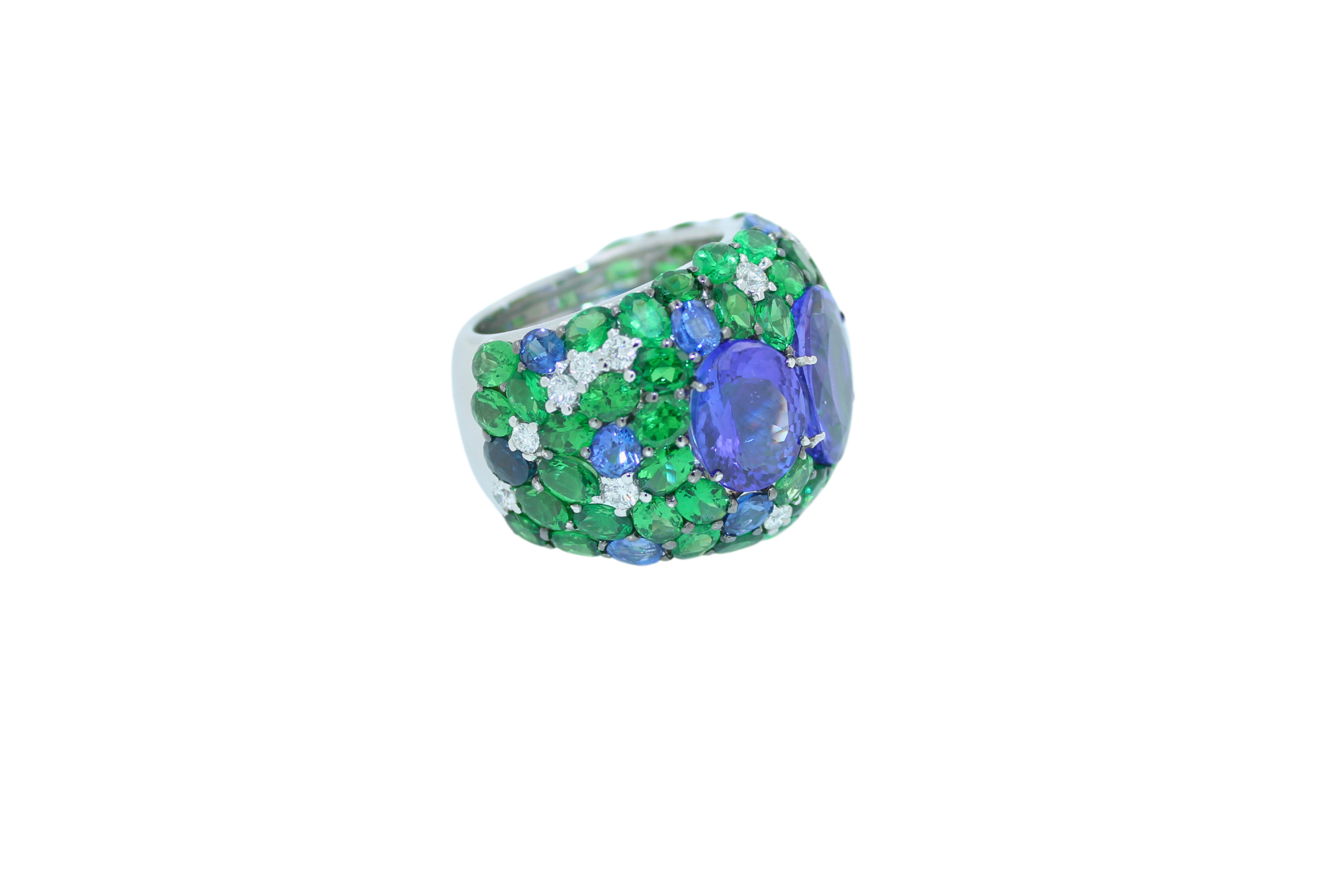 Blauer ovaler Tansanit Tsavorit Diamant Pave Saphir Kuppel 18K Weißgold Ring (Ovalschliff) im Angebot