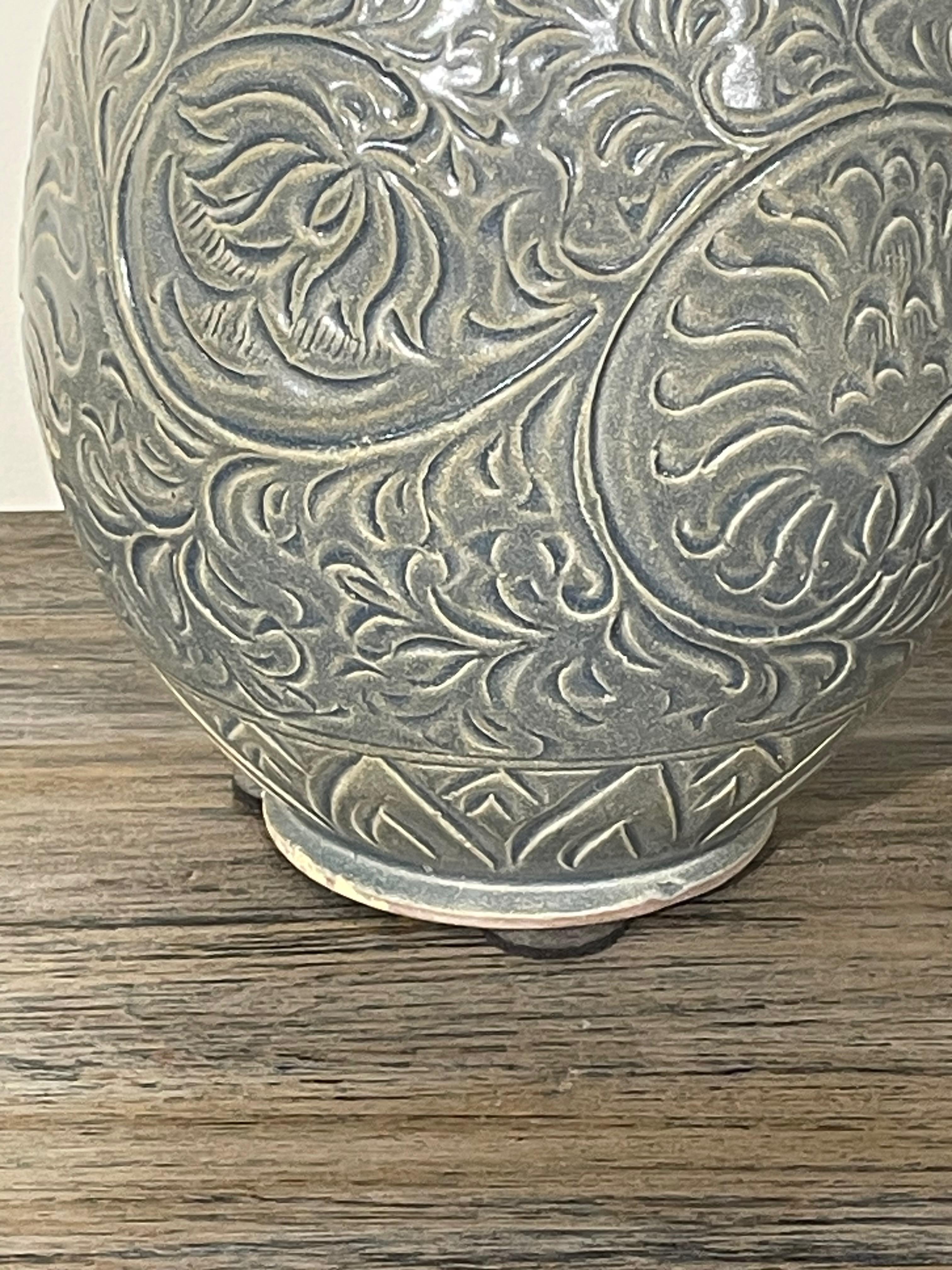 Jarrón con motivos de monos azules, China, Contemporáneo en Nuevo estado para la venta en New York, NY