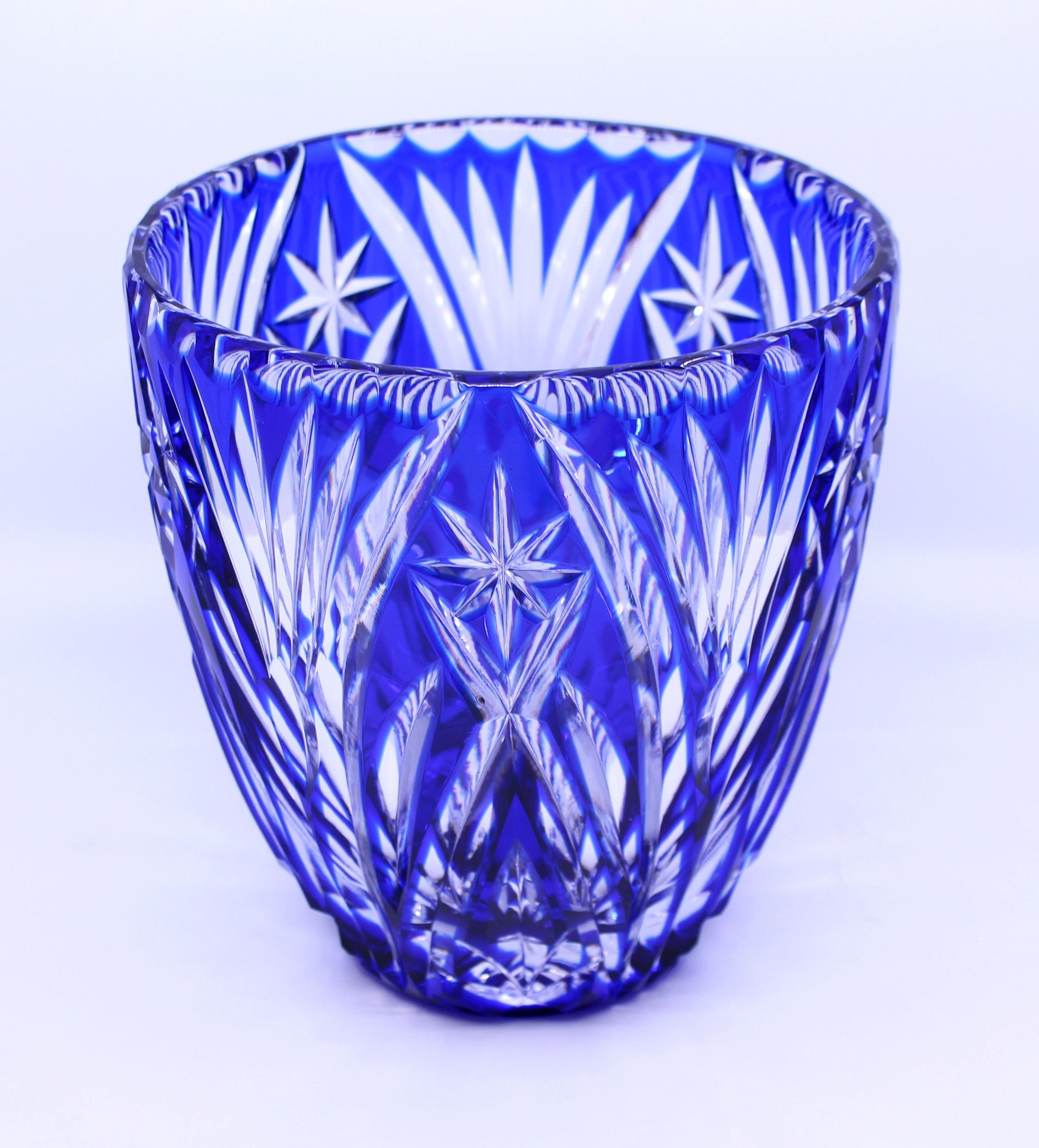 Period 
Mid-late 20th century, English

Date 
Stourbridge glassworks

Composition 
Blue overlay crystal

Condition 
Very good condition commensurate with age. No chips, cracks or repairs.
 

 

Blue overlay crystal ice
