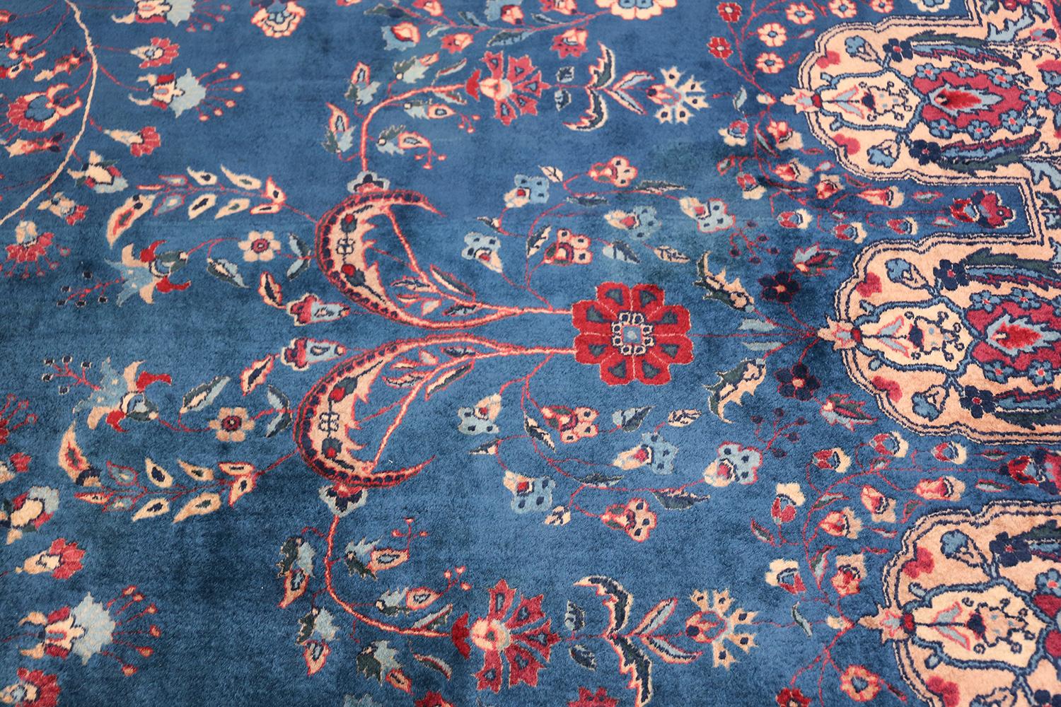 Blue Oversize Floral Antique Indian Rug. Size: 17 ft x 20 ft 10 in In Excellent Condition In New York, NY