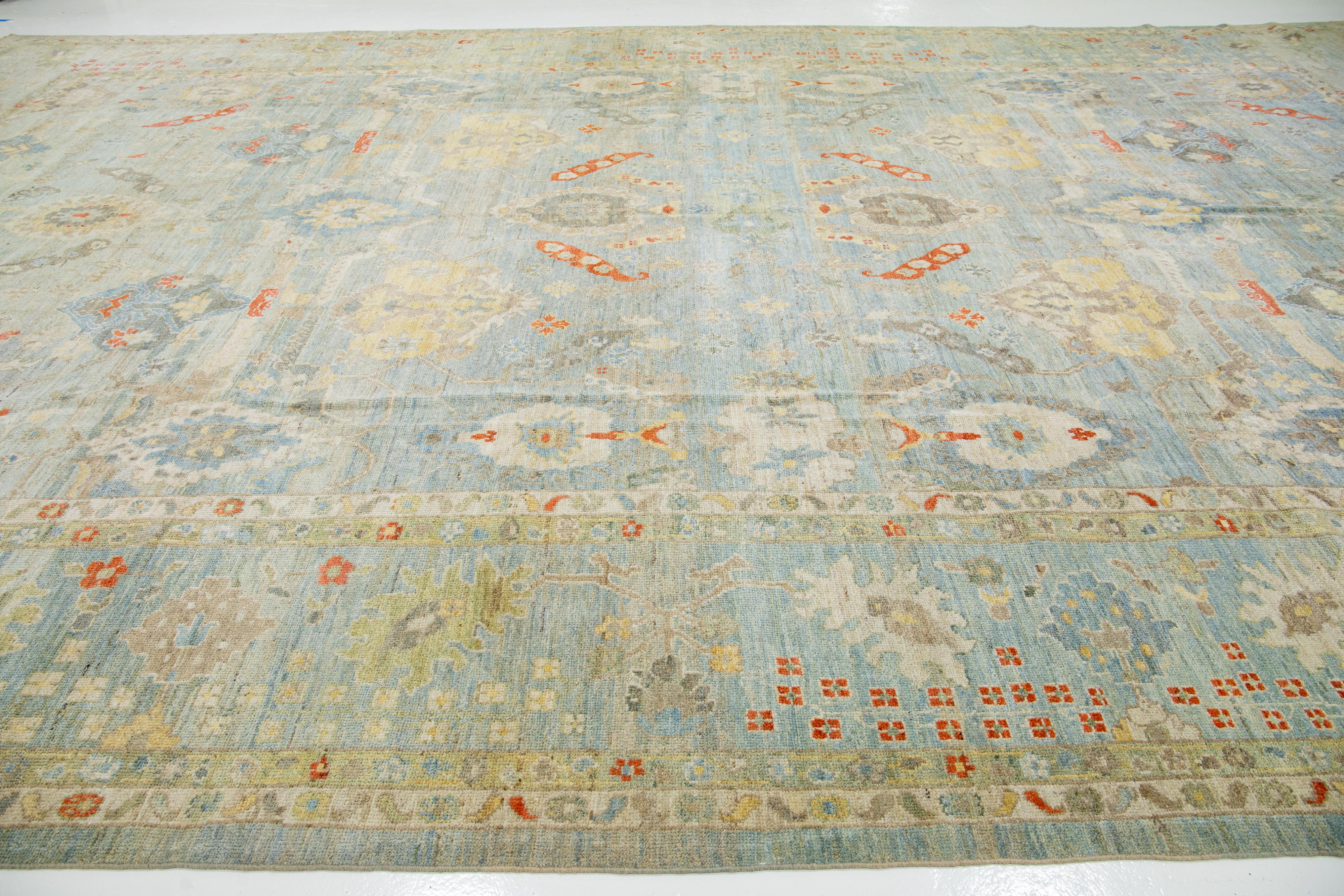 Blauer übergroßer Sultanabad-Wollteppich in Übergröße mit Blumenmotiv im Angebot 1