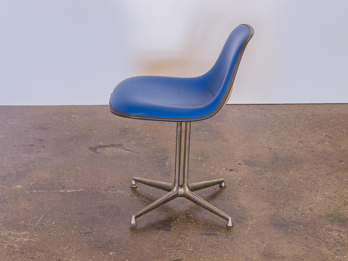 padded eames chair