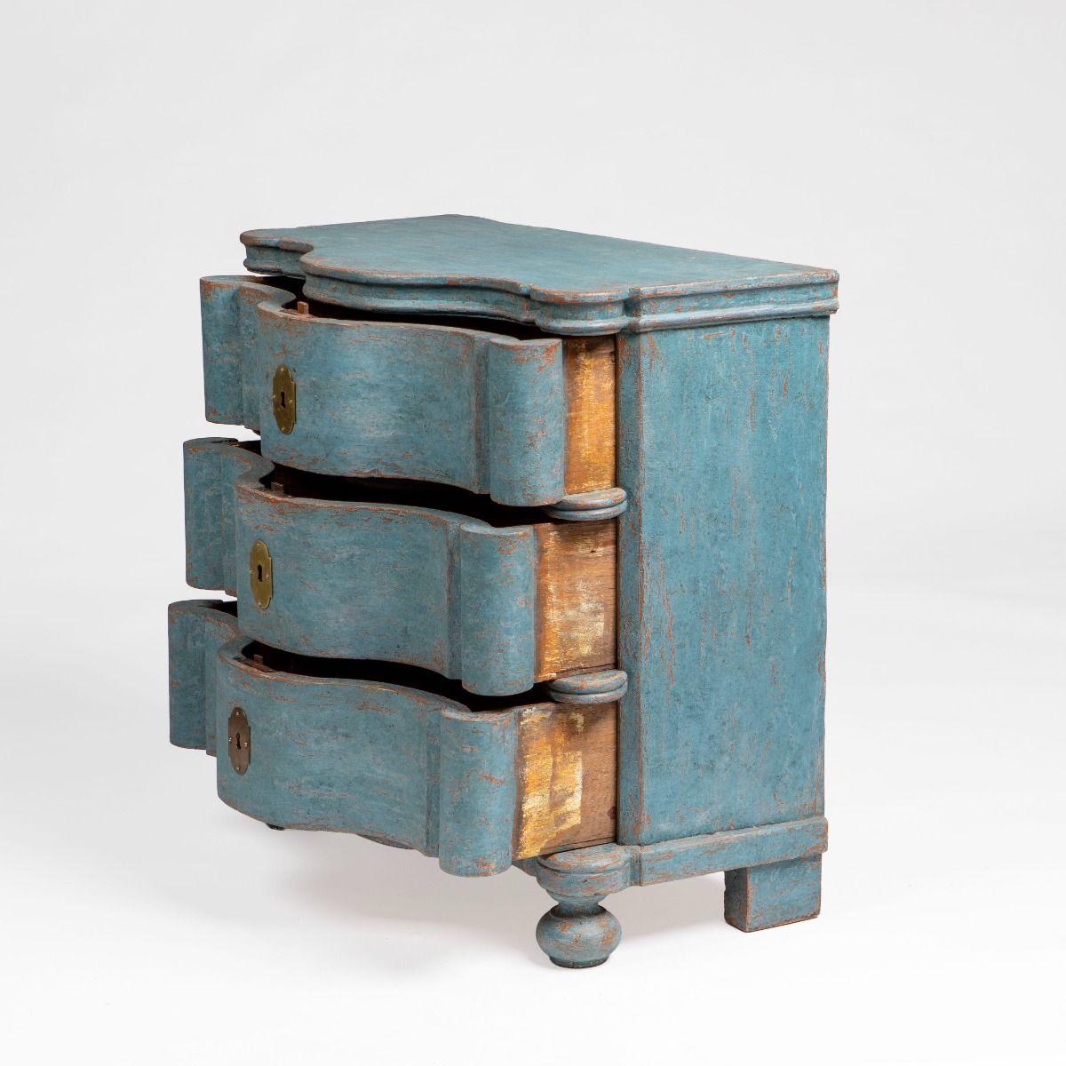 Danese Cassettone barocco dipinto di blu in vendita