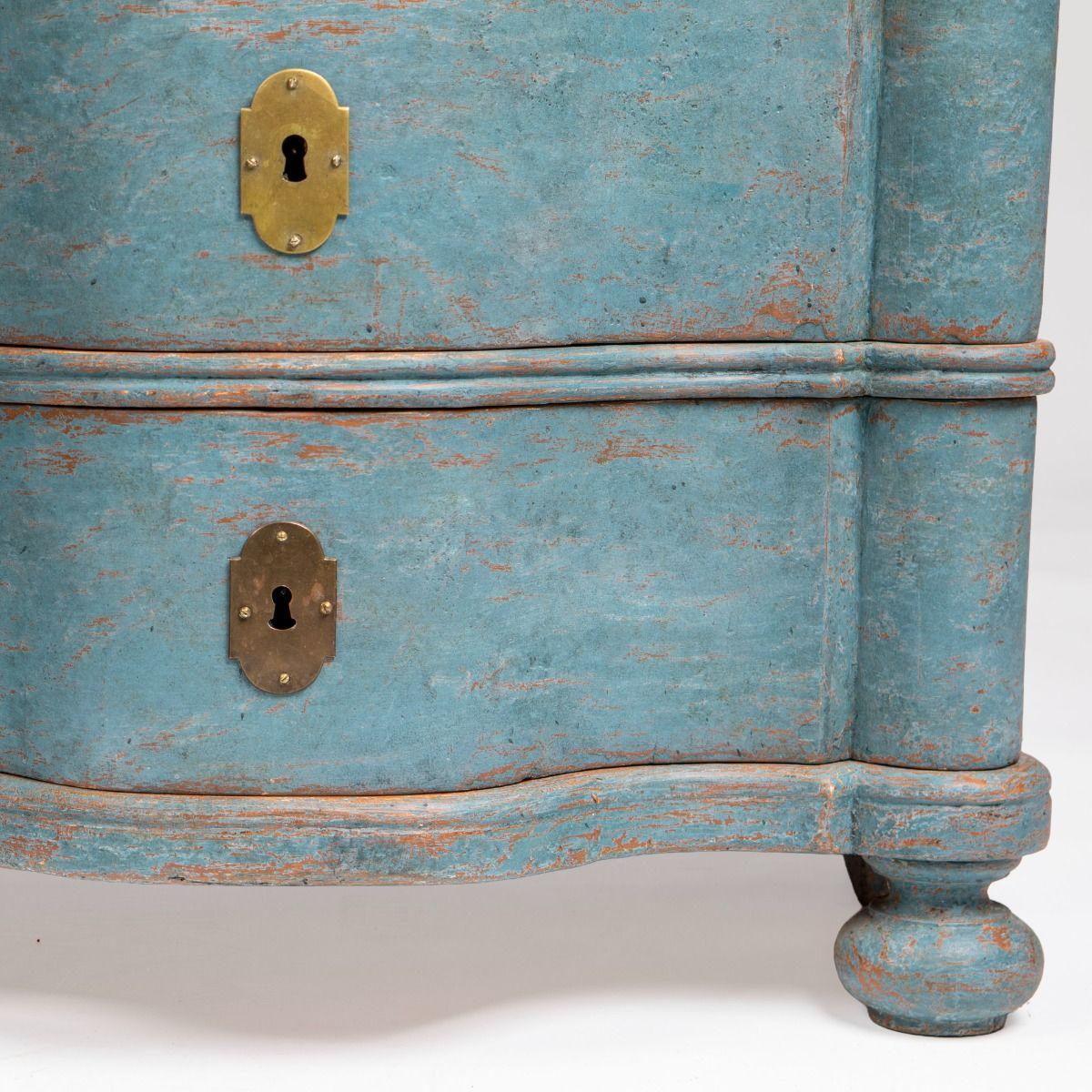 Cassettone barocco dipinto di blu in vendita 2