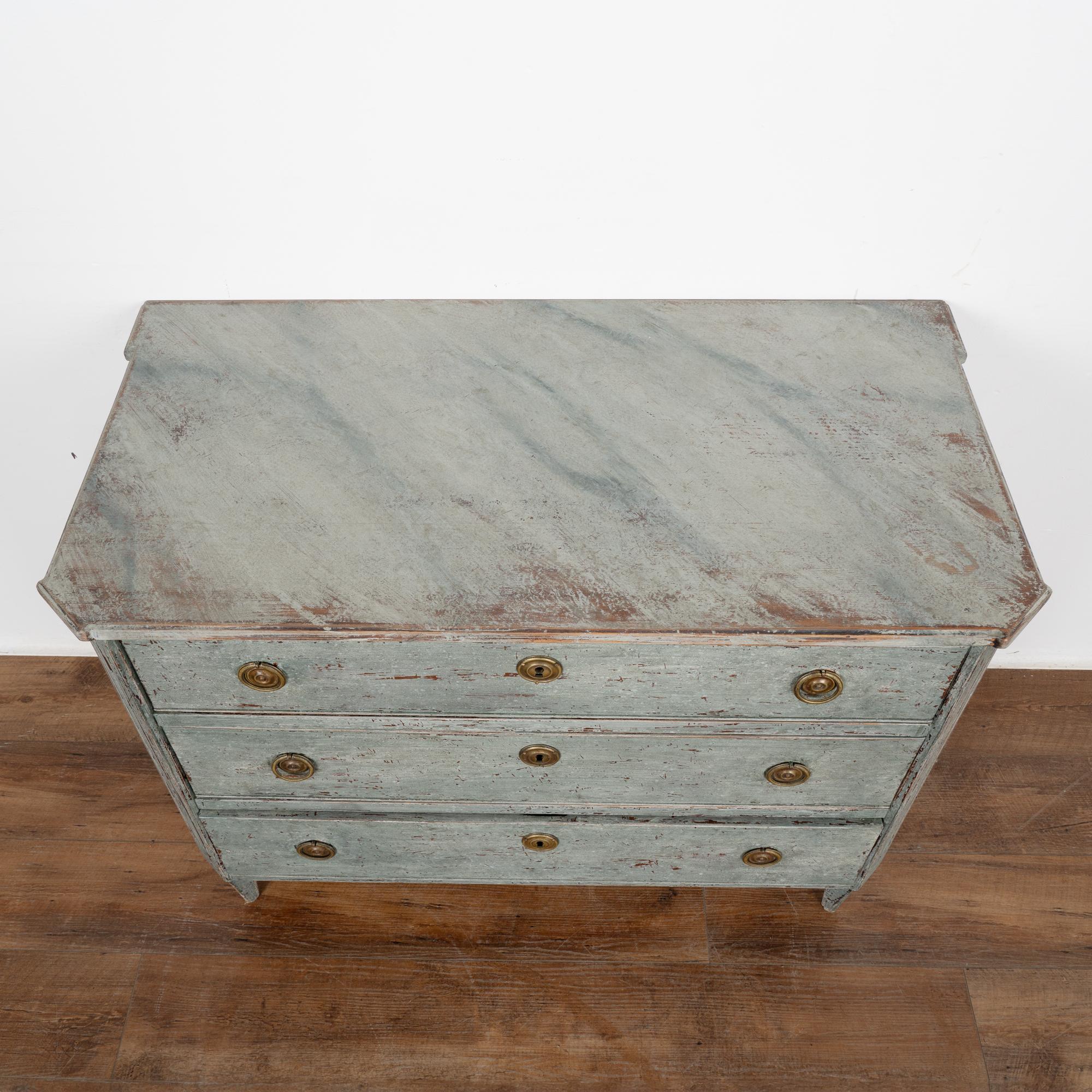 Blue Painted Chest of Three Drawers, Sweden circa 1820-40 In Good Condition In Round Top, TX