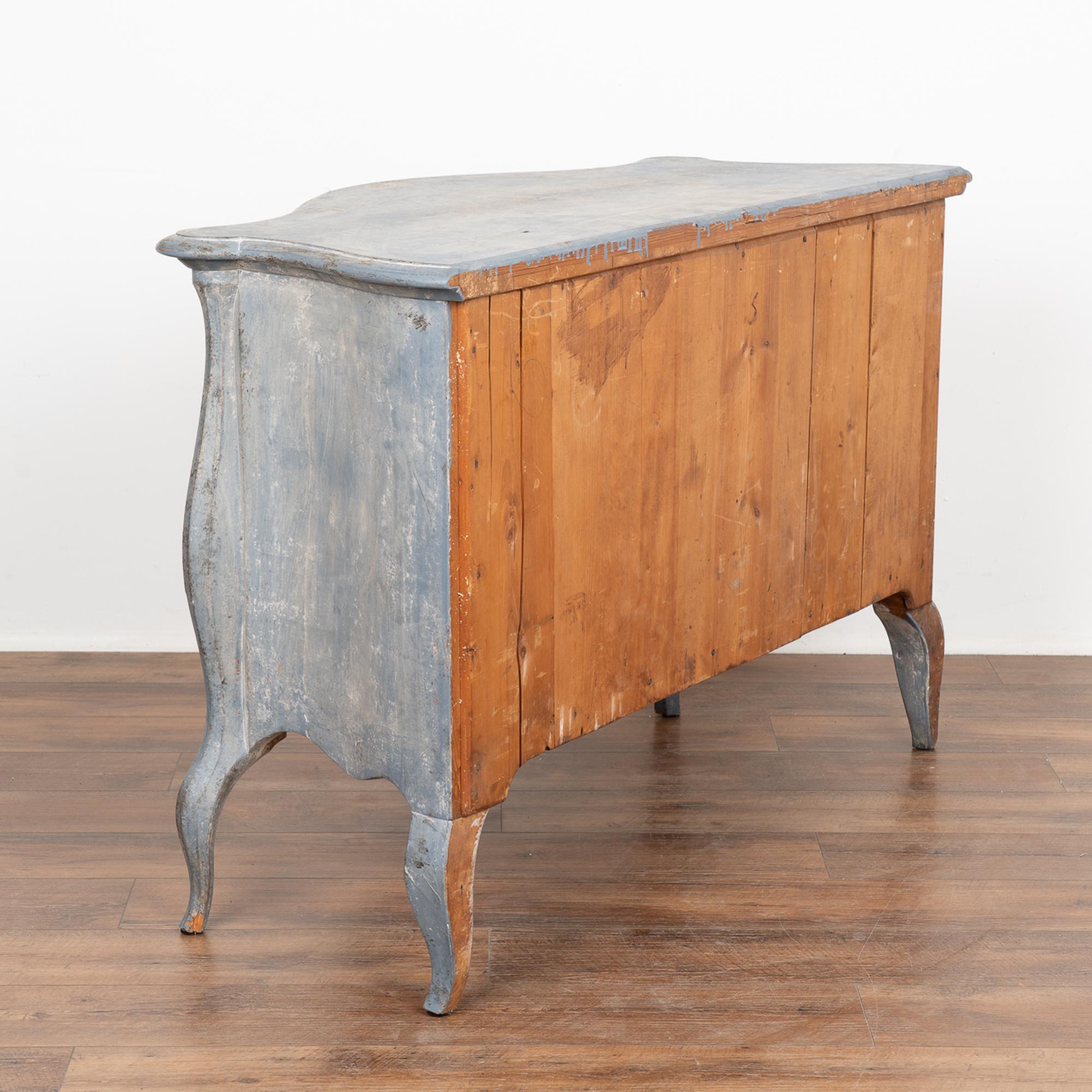 Blue Painted Chest of Three Drawers with Serpentine Front, Sweden circa 1860-80 For Sale 6