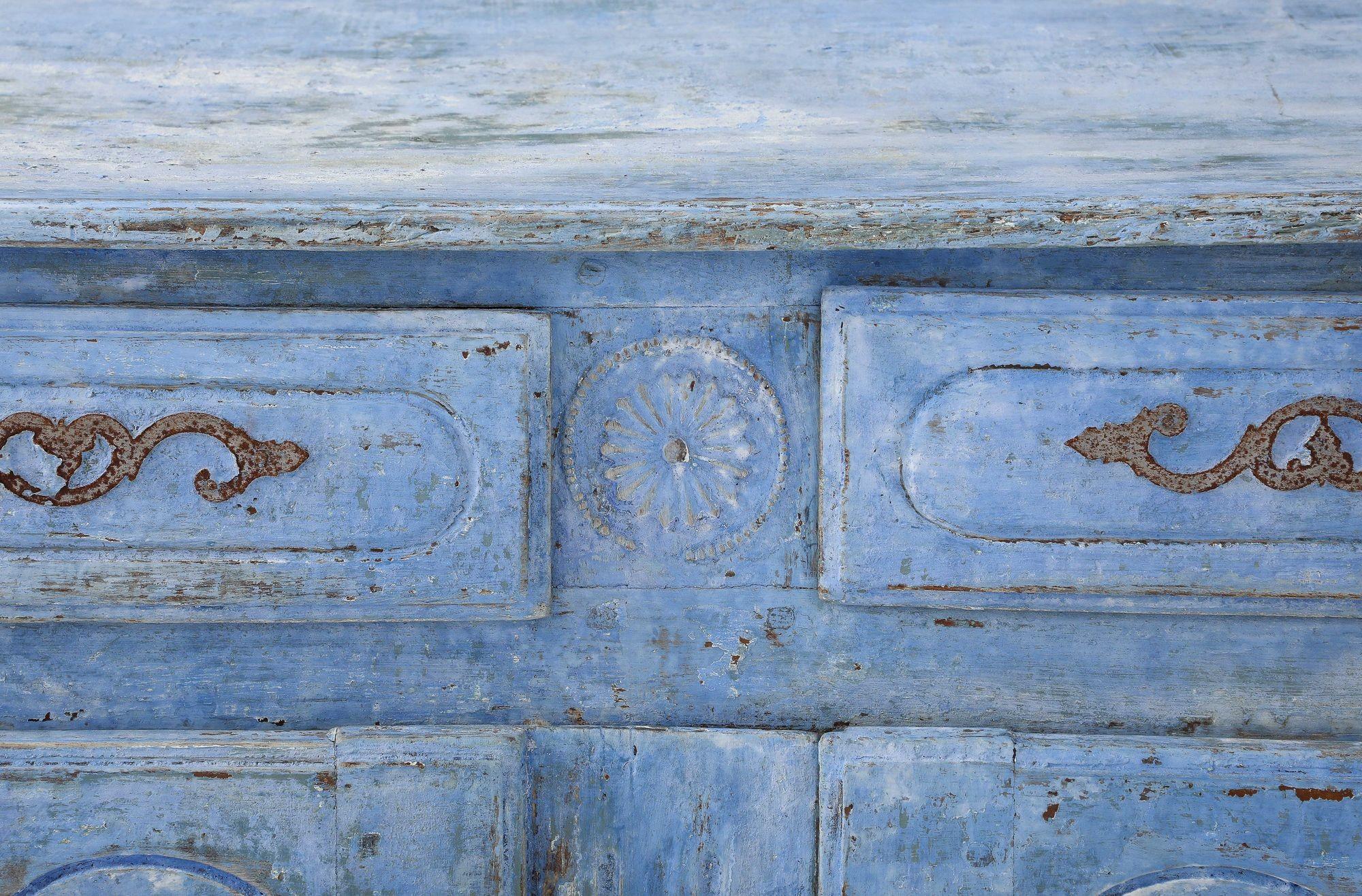 Buffet français peint en bleu, milieu du 19e siècle Bon état - En vente à South Salem, NY
