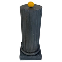 Blau bemalter Gustavianischer Sockel mit kannelierter Säule