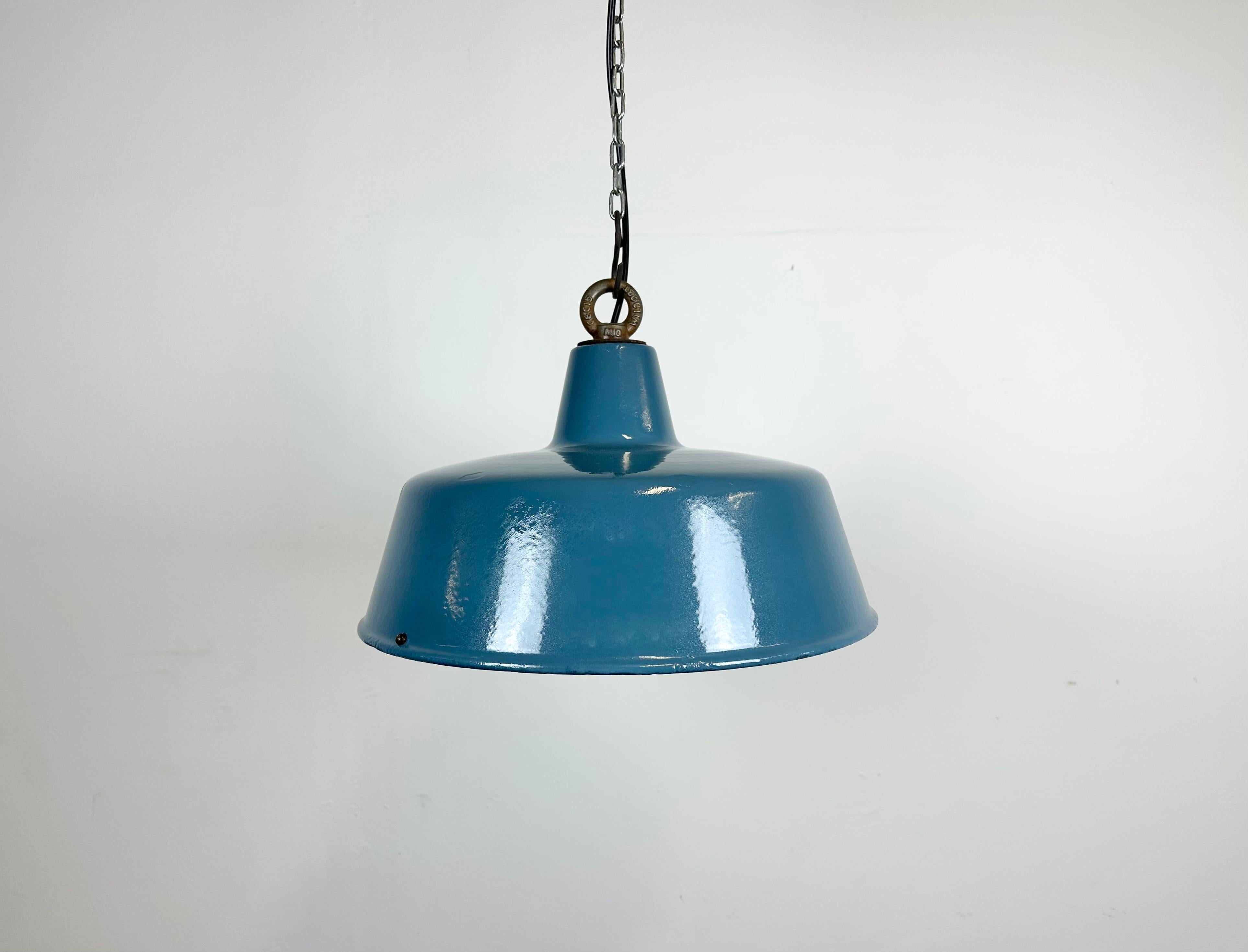 Industrial factory pendant lamp made in former Czechoslovakia during the 1950s. It features newly blue painted exterior with white enamel interior. Iron top. New porcelain socket rerquires standard E 27/ E26 light bulbs. New wire.
The diameter of