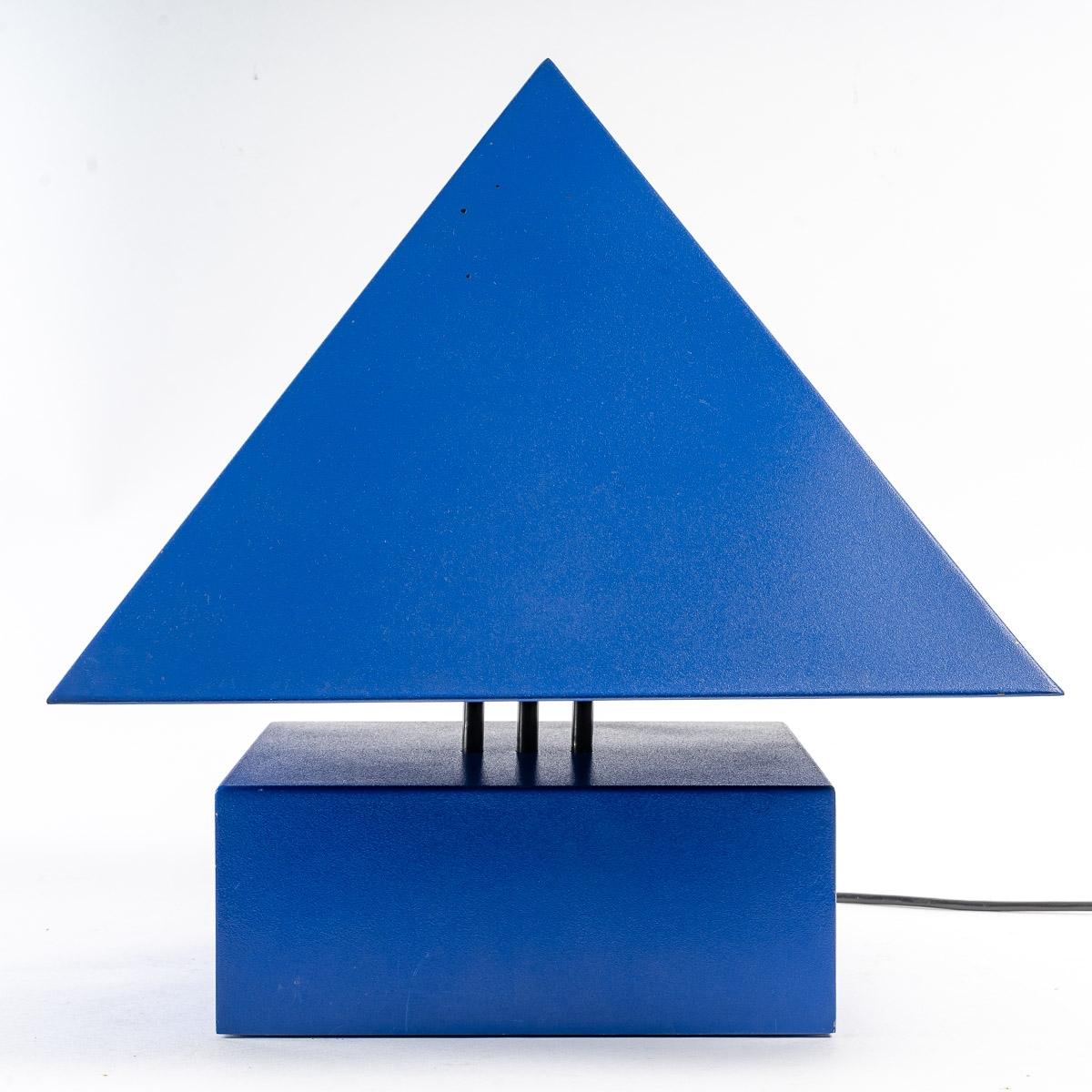 Blue Painted Metal Triangle Lamp by Alain Letessier, 1987 In Good Condition For Sale In Saint-Ouen, FR
