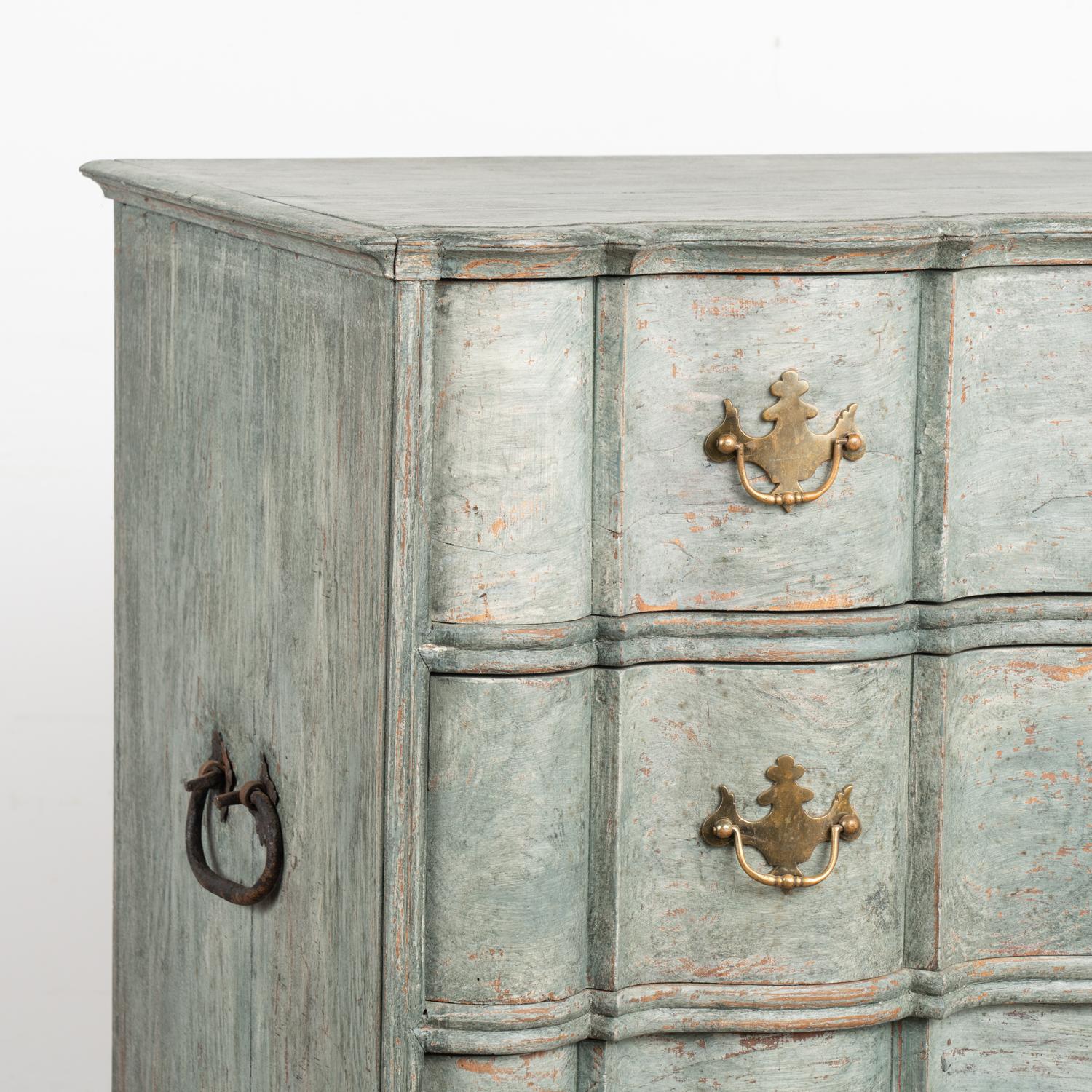 Blau lackierte Eiche Rokoko Kommode mit vier Schubladen, Dänemark um 1770-80 im Angebot 2