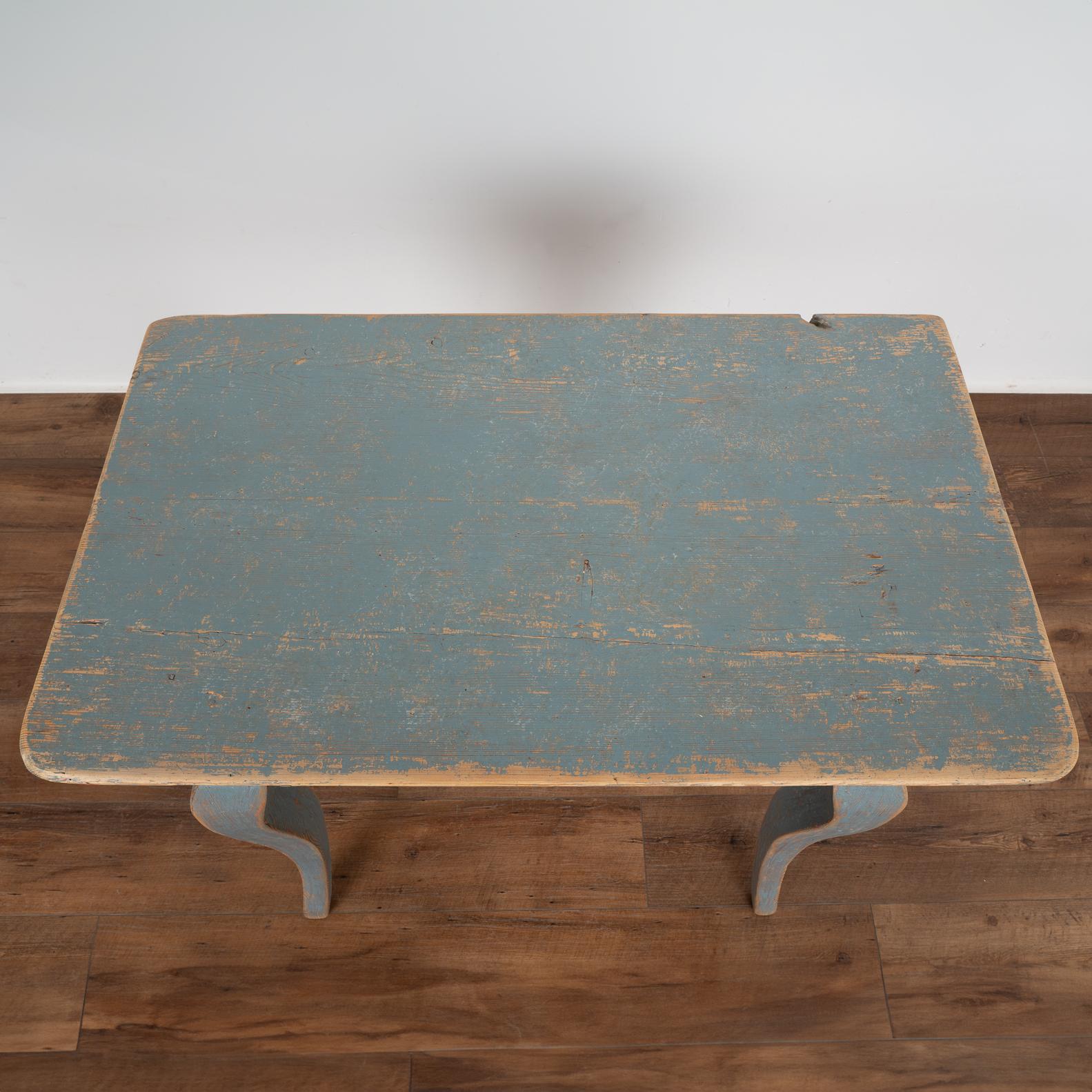 Blue Painted Pine Side Table With Cabriolet Legs, Sweden circa 1820-40 In Good Condition In Round Top, TX