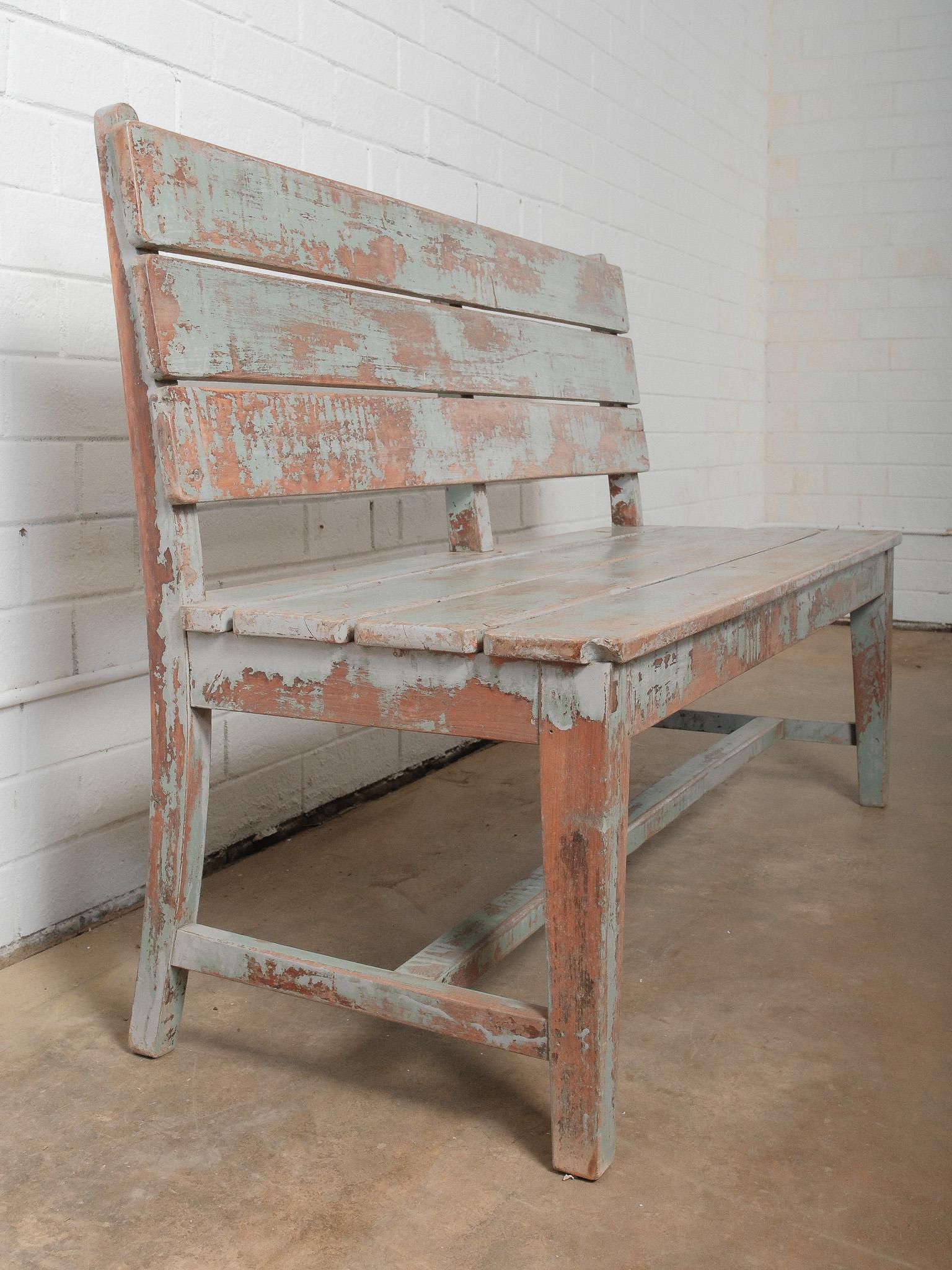 Banc rustique en bois peint en bleu Bon état - En vente à High Point, NC