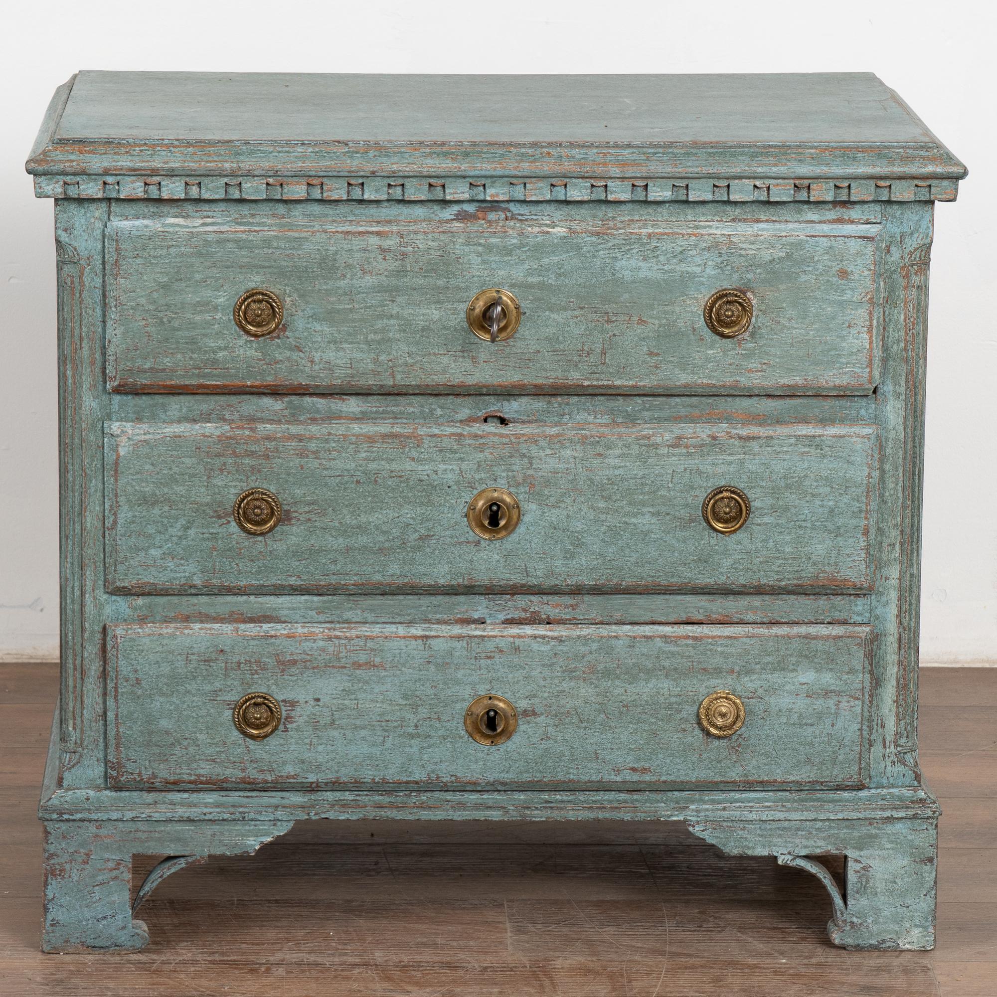 Danese Comò a tre cassetti in Oak dipinto di blu, Danimarca, circa 1820-40 in vendita