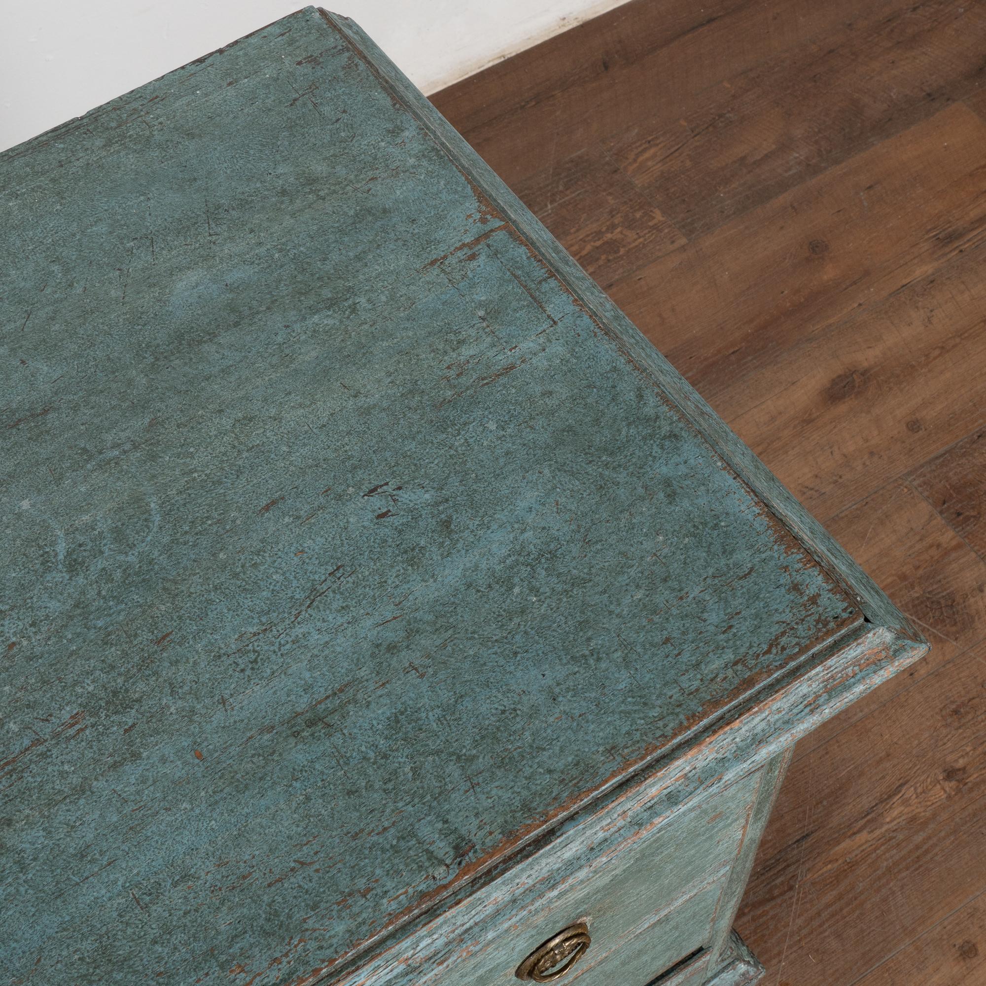 XIX secolo Comò a tre cassetti in Oak dipinto di blu, Danimarca, circa 1820-40 in vendita