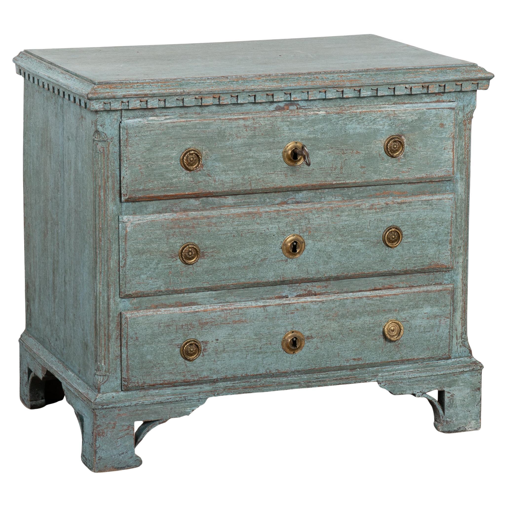 Comò a tre cassetti in Oak dipinto di blu, Danimarca, circa 1820-40 in vendita