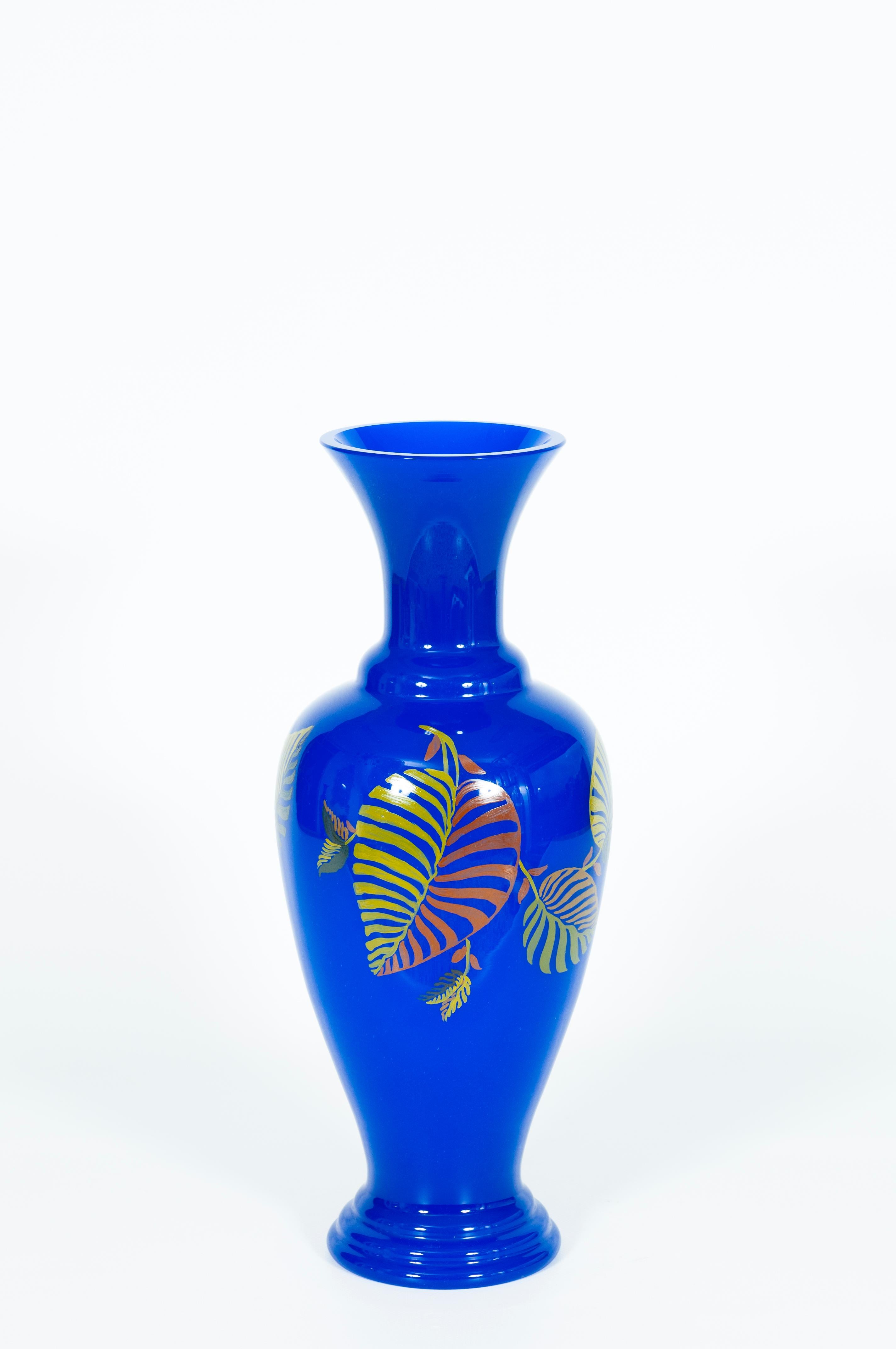 Coppia di vasi in vetro di Murano blu con pittura artistica, Giovanni Dalla Fina, anni '80 in vendita 5