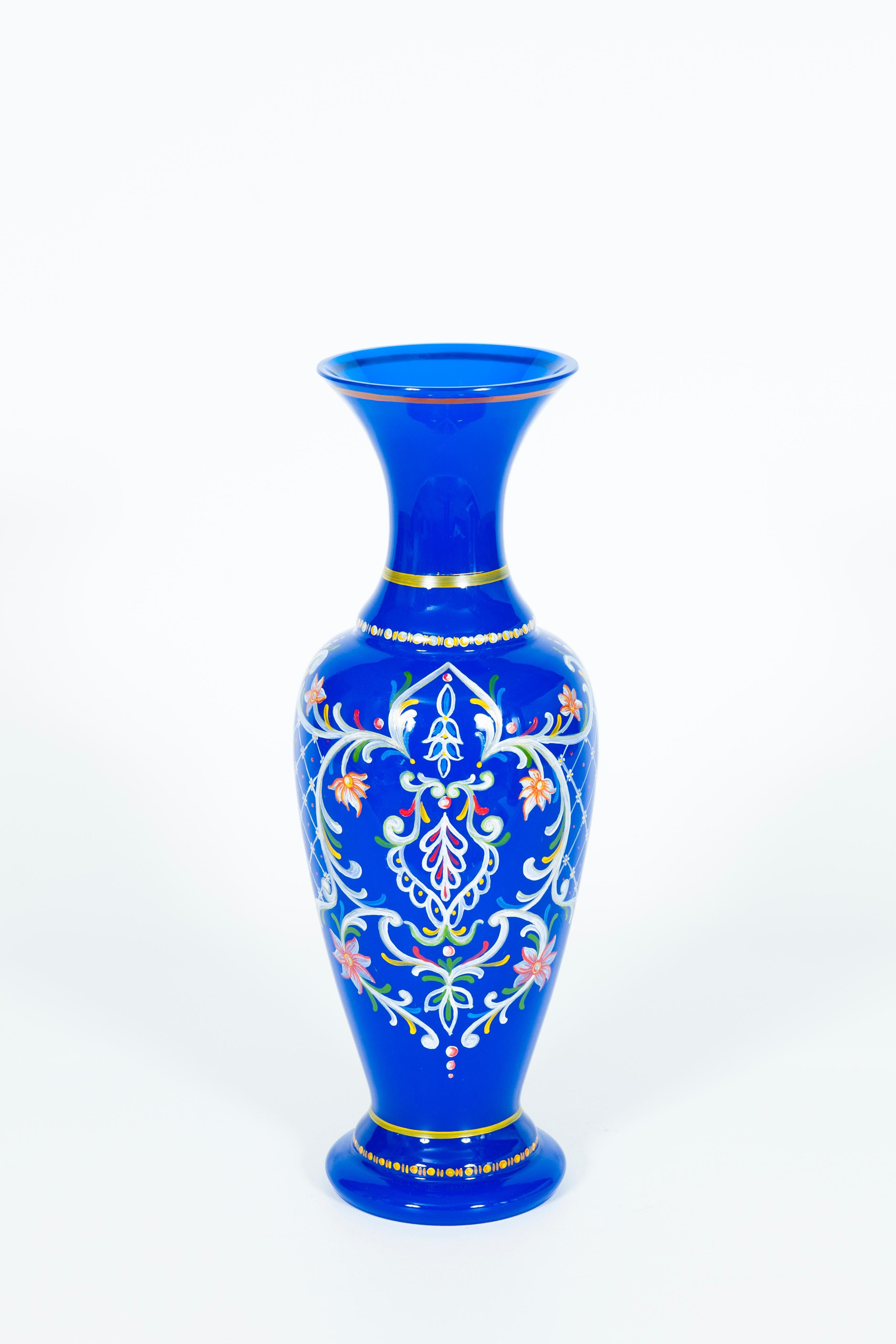 Moderne Paire de vases en verre de Murano bleu avec peinture d'art, Giovanni Dalla Fina, années 1980 en vente
