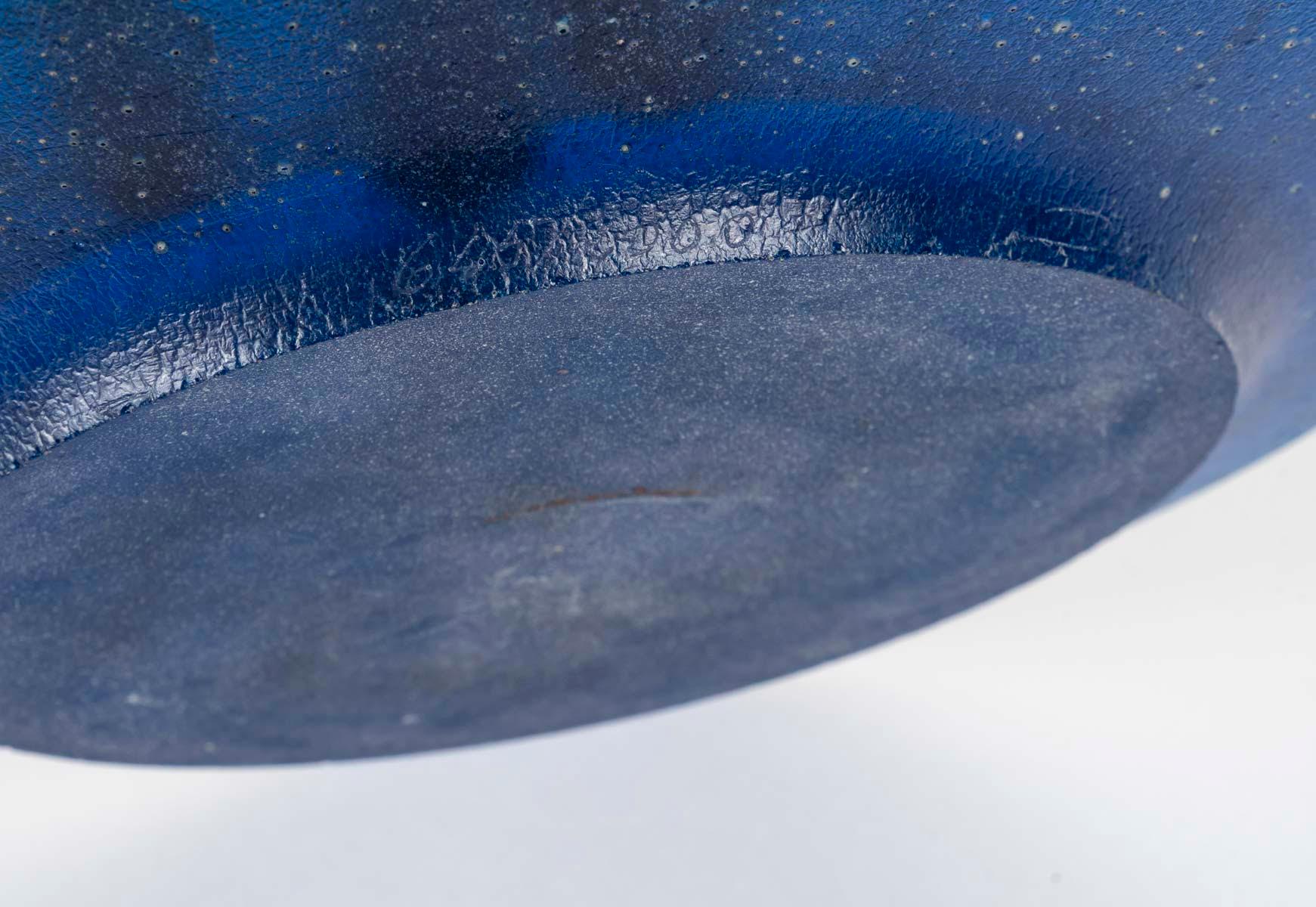 20ième siècle Assiette en pâte de verre bleue signée Daum et Dali, 20e siècle. en vente