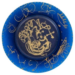 Blauer Pâte de Verre-Teller von Daum und Dali, signiert, 20. Jahrhundert.