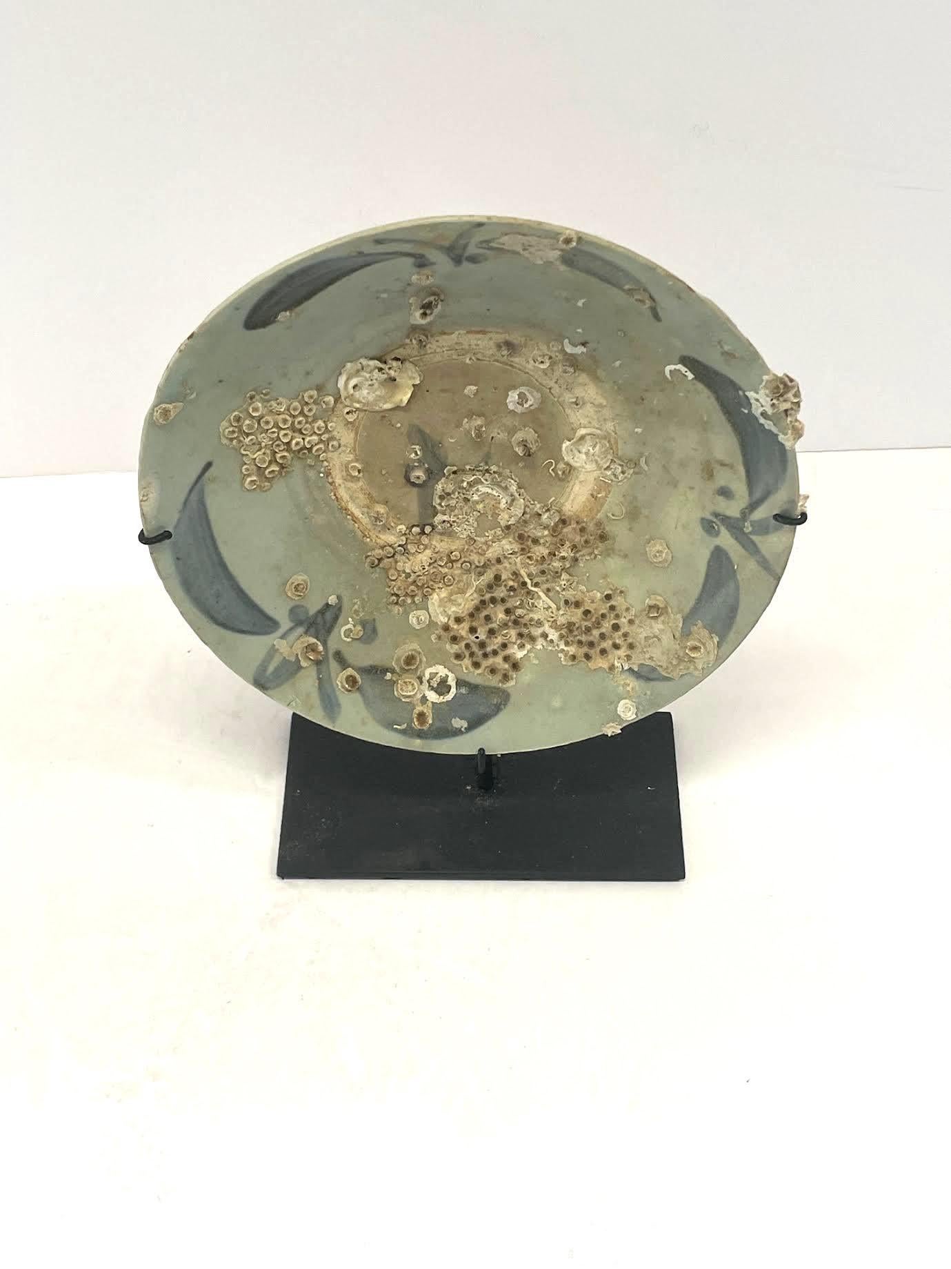 Chinese Blue Pattern 16th Century Ming Dynasty Ceramic Submerged Plate on Stand, China