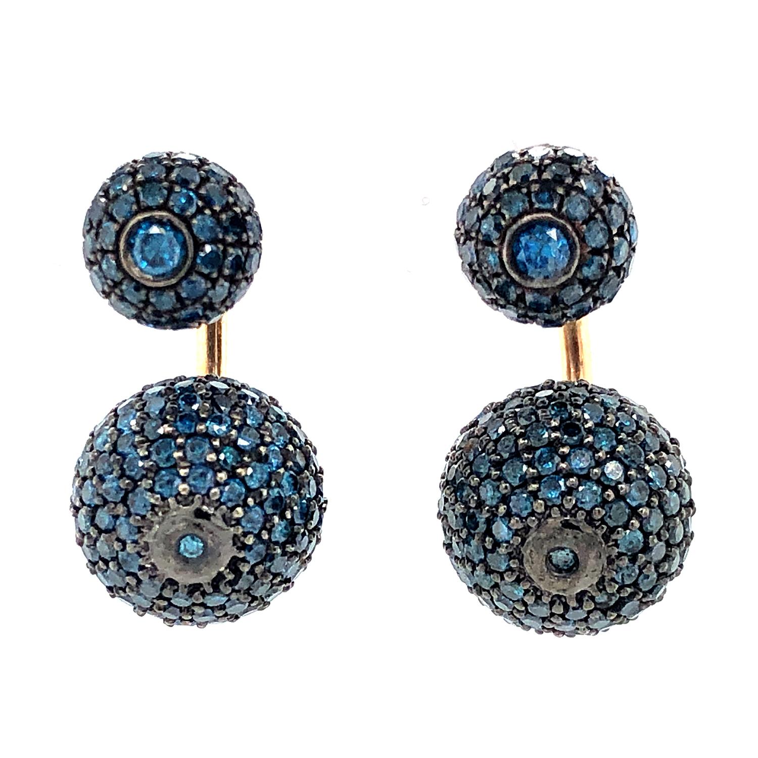 Blue Pave Diamond Ball Tunnel Earring Made in 14k Gold In New Condition For Sale In New York, NY