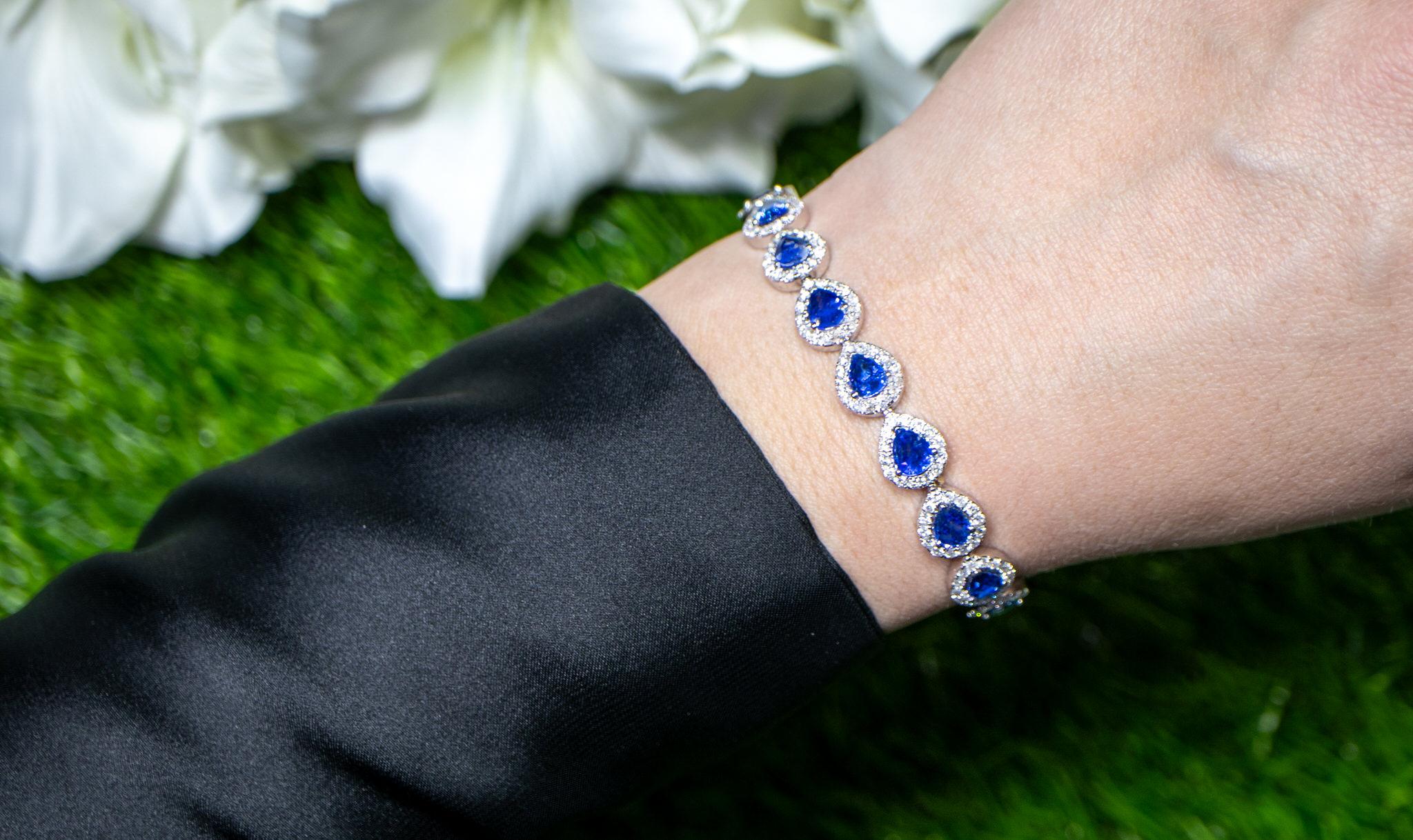 It comes with the Gemological Appraisal by GIA GG/AJP
All Gemstones are Natural
Blue Sapphires = 10.50 Carats
Diamonds = 3.10 Carats
Metal: 18K White Gold
Length: 7 Inches
Width: 0.33 Inches