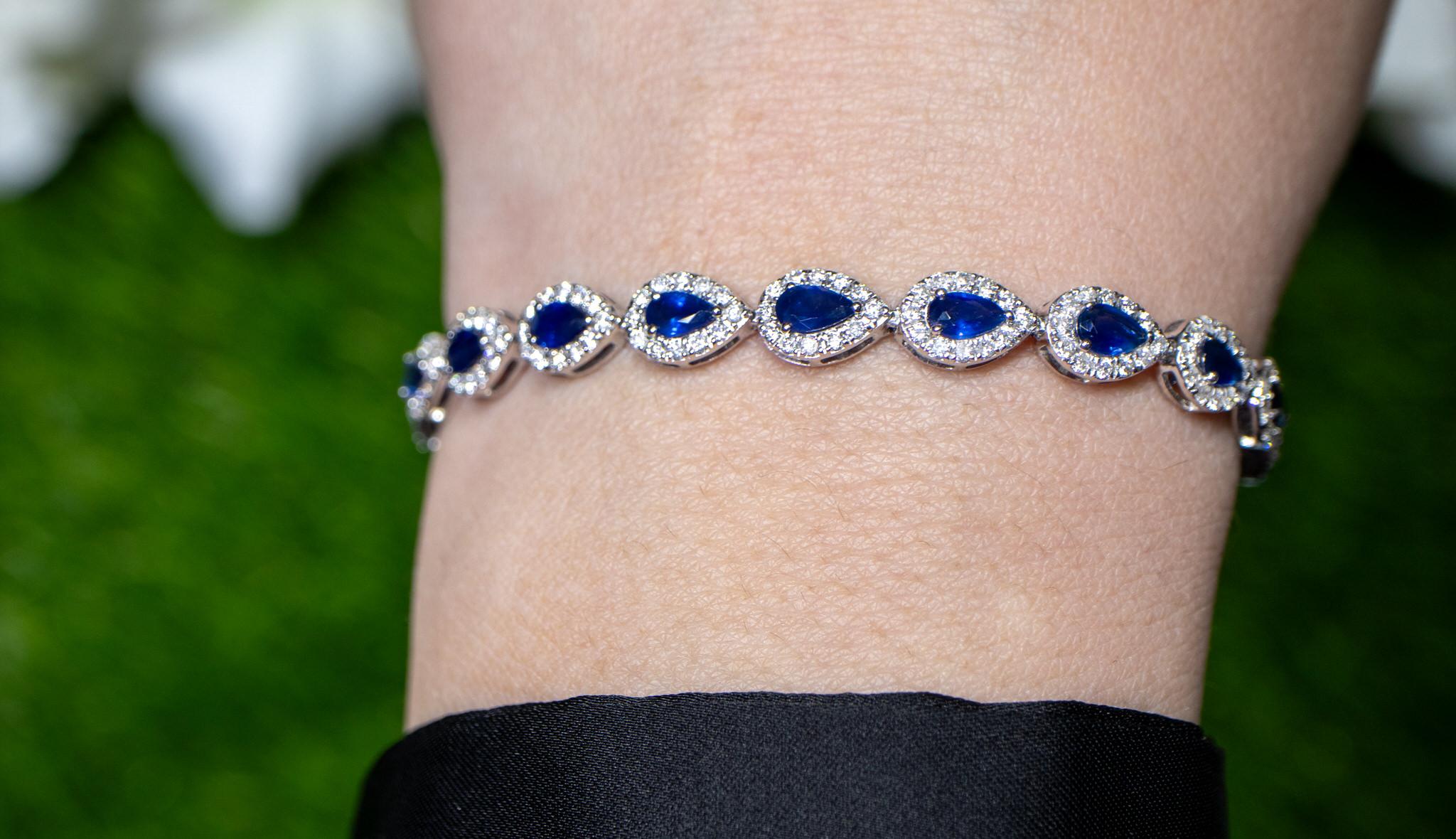Blue Pear Cut Sapphire Bracelet Diamond Halo 6.94 Carats 18K Gold For Sale 1