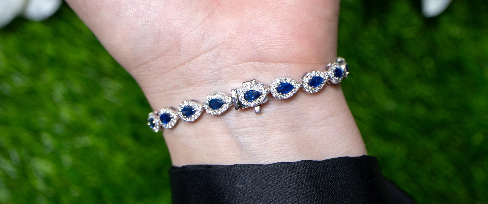 Blue Pear Cut Sapphire Bracelet Diamond Halo 6.94 Carats 18K Gold For Sale 2