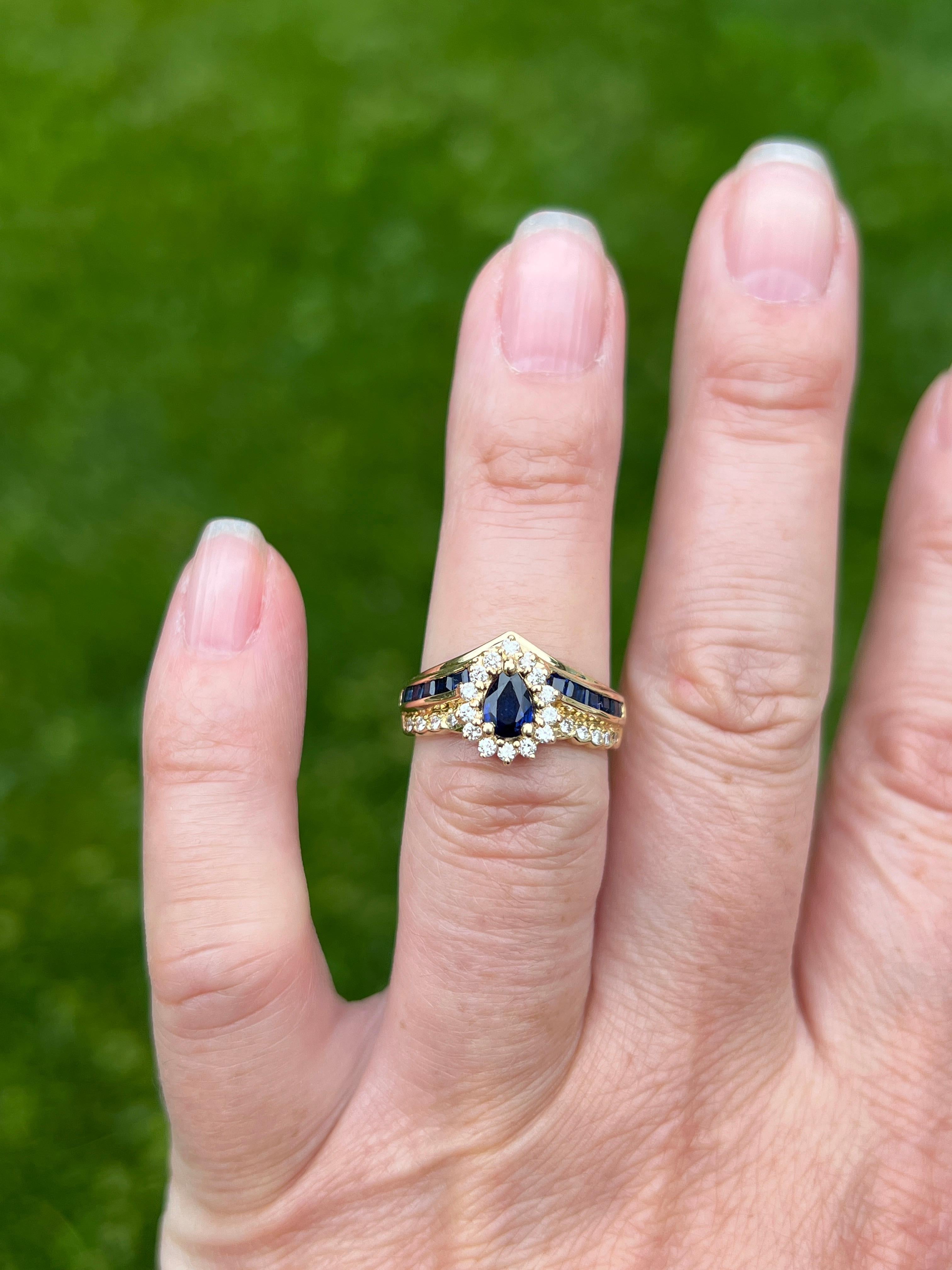 Blue Pear Sapphire and Diamond 18k Yellow Gold Ring im Angebot 7
