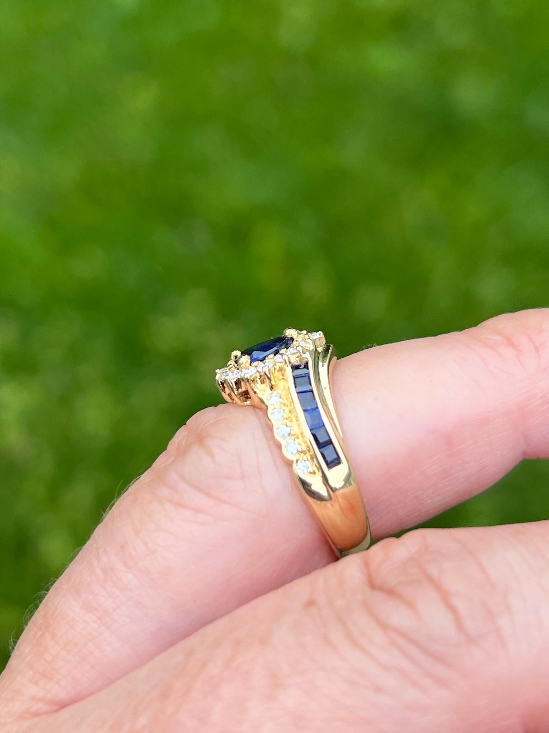 Blue Pear Sapphire and Diamond 18k Yellow Gold Ring im Angebot 8
