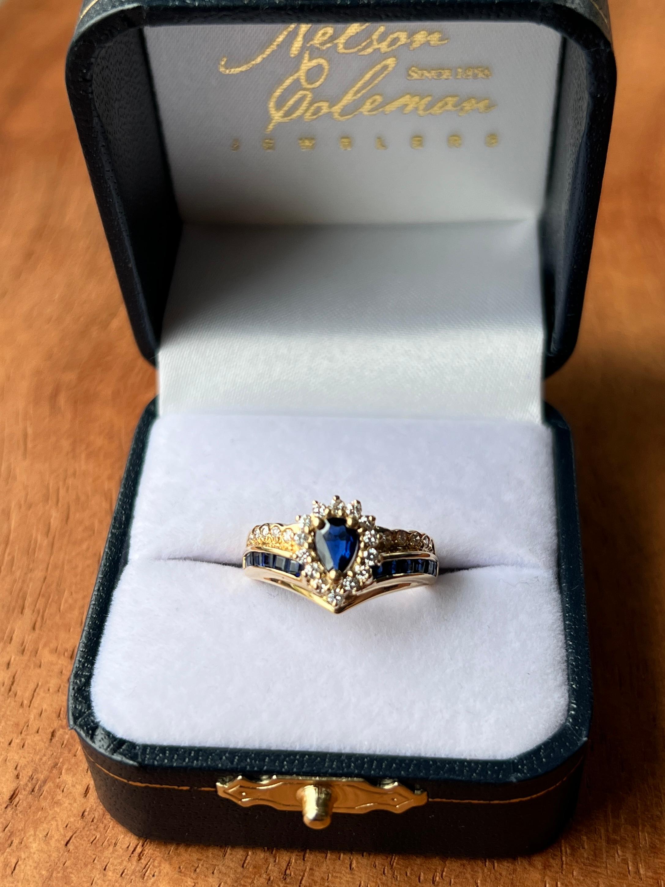 Blue Pear Sapphire and Diamond 18k Yellow Gold Ring (Zeitgenössisch) im Angebot