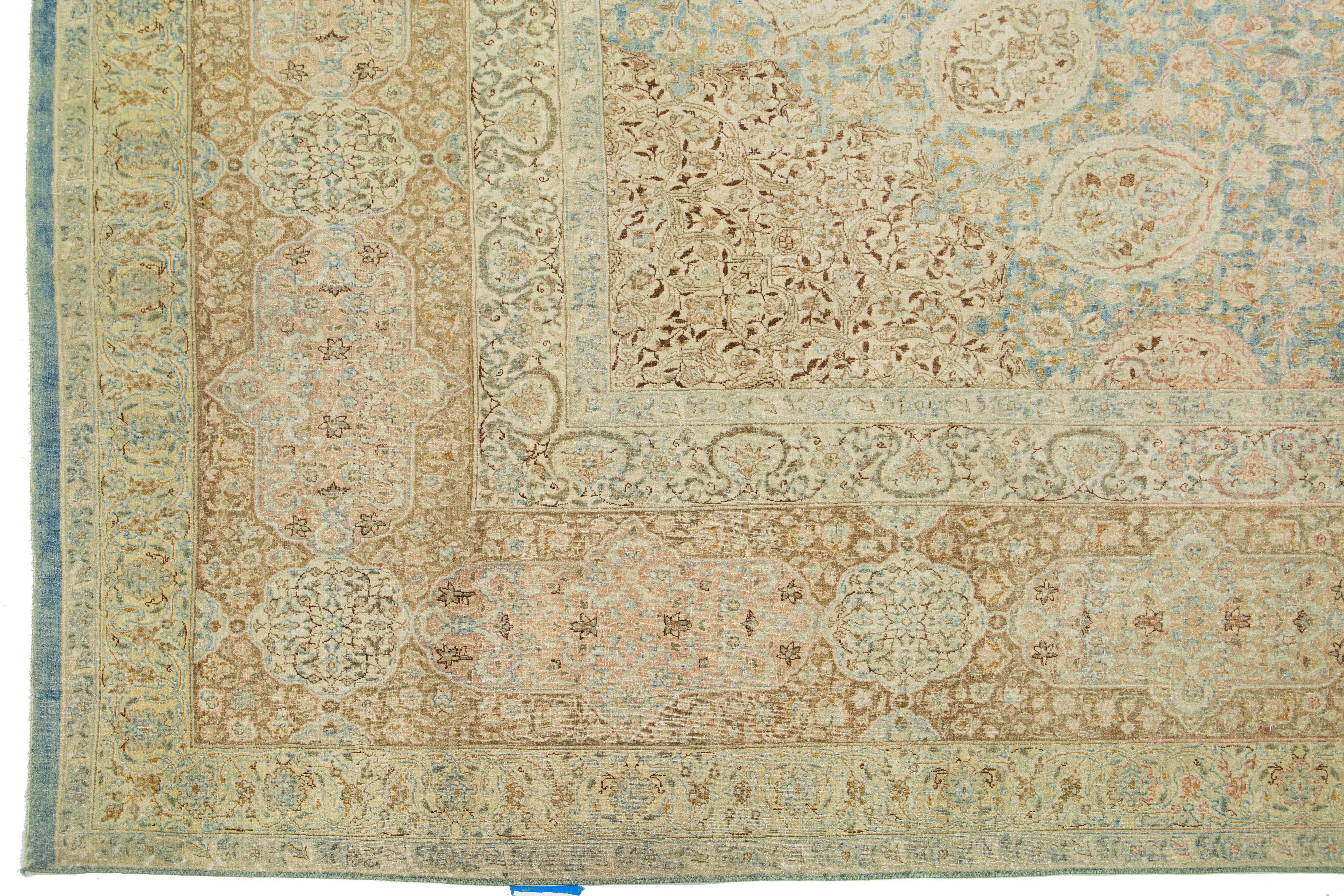 Blauer persischer antiker Kerman Handgefertigter Wollteppich mit Rosette-Design (Handgeknüpft) im Angebot