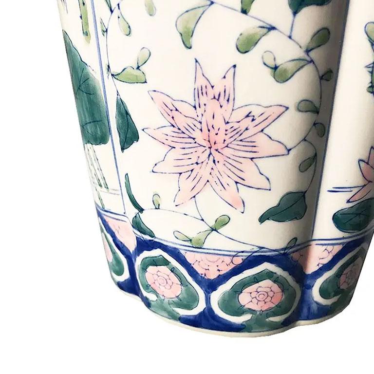 Blue Pink Ceramic Famille Rose Pastel Chinoiserie Quatrefoil Chinese Vase In Good Condition For Sale In Oklahoma City, OK