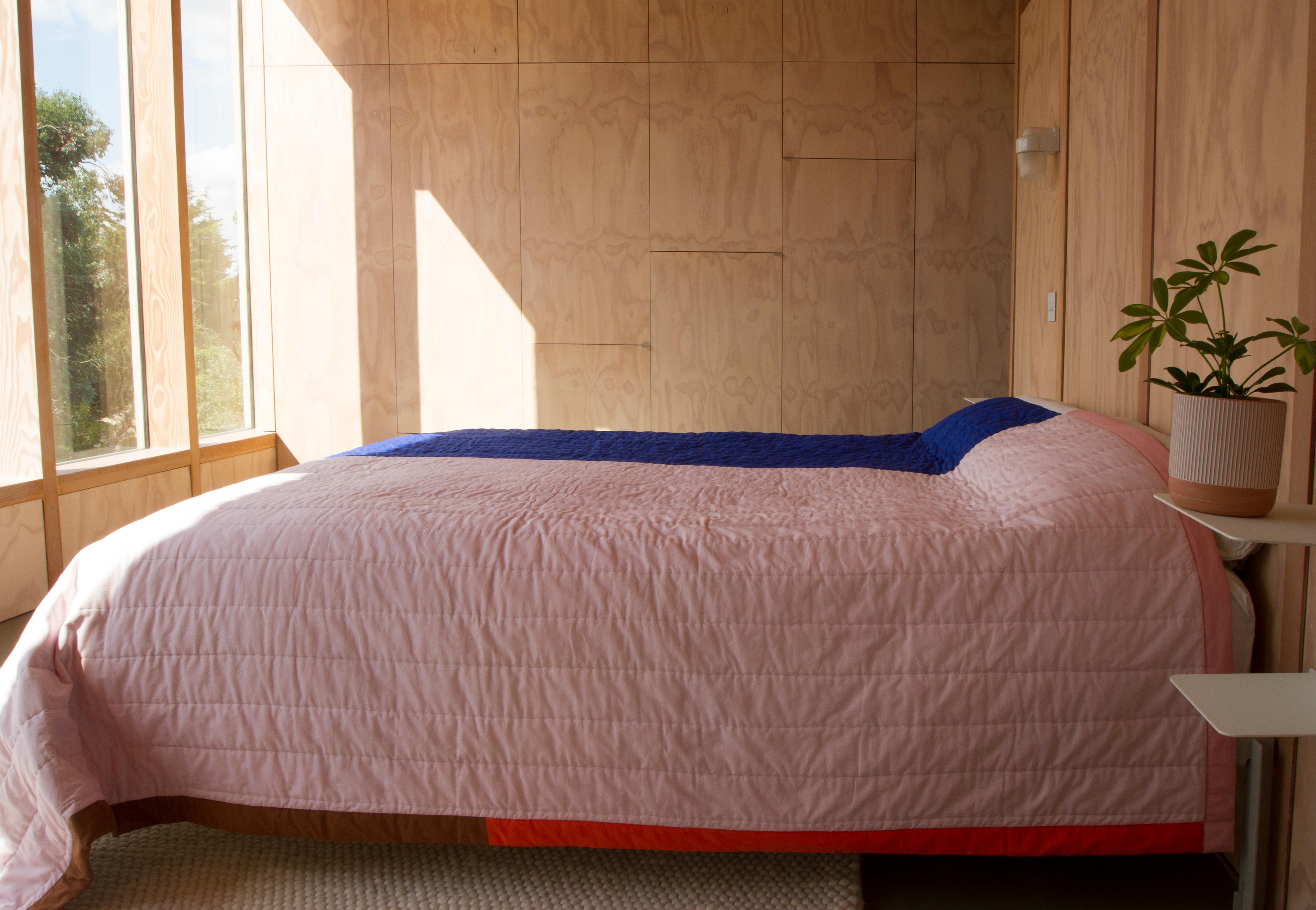 Blue & pink handmade patchwork and quilted Organic cotton large bed throw quilt In New Condition For Sale In London, London