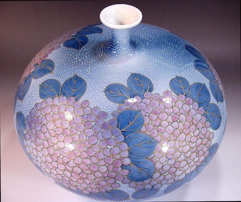 Gilt Japanese Contemporary Blue Purple Porcelain Vase by Master Artist, 4 For Sale