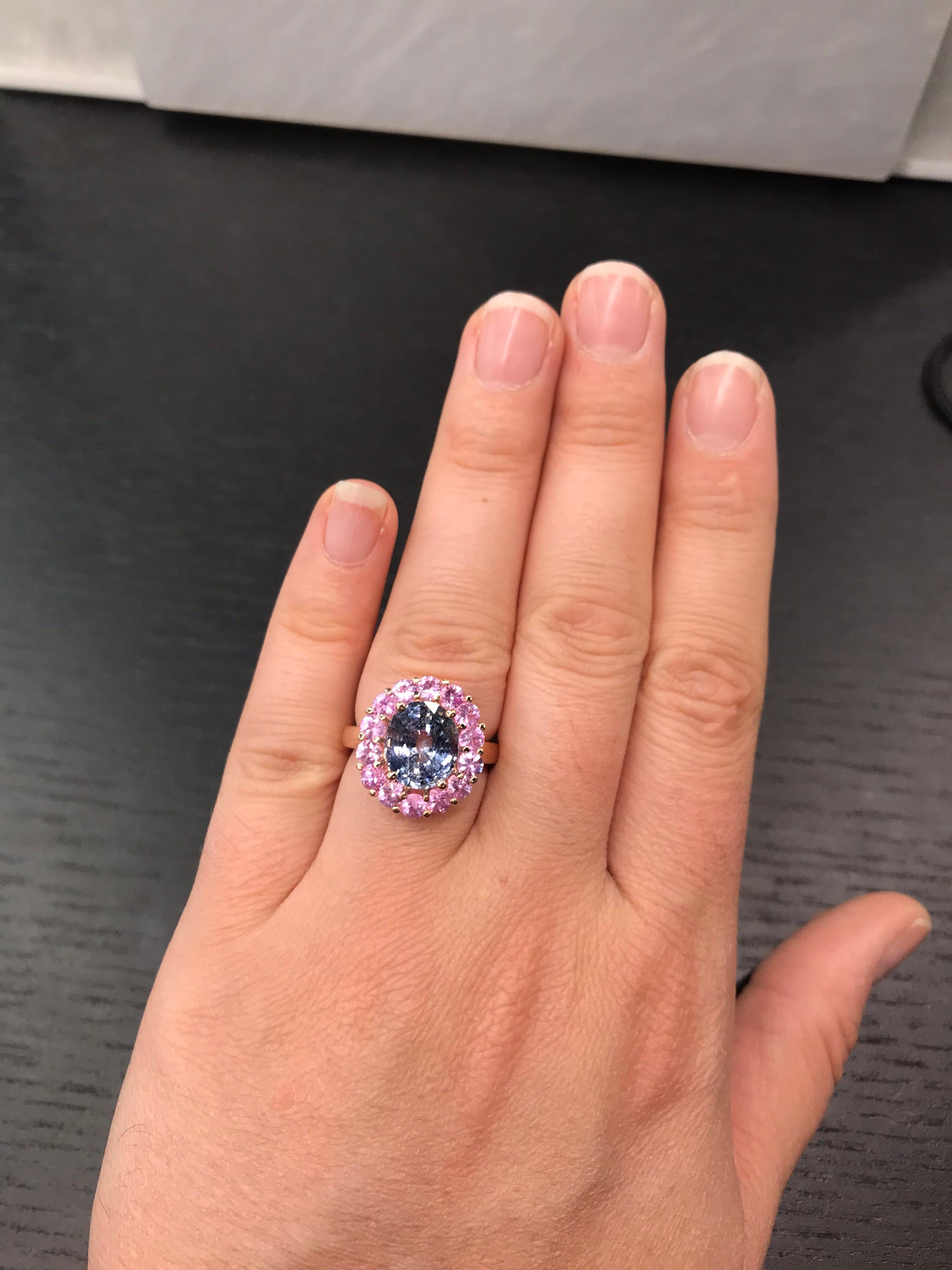 Blue and Pink Sapphire Cocktail Cluster Ring 6.63 Carat 14 Karat Yellow Gold In New Condition In New York, NY