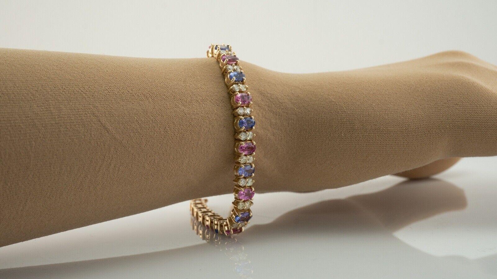Armband aus 14 Karat Gold mit blauem, rosa Saphir und Diamant im Angebot 1