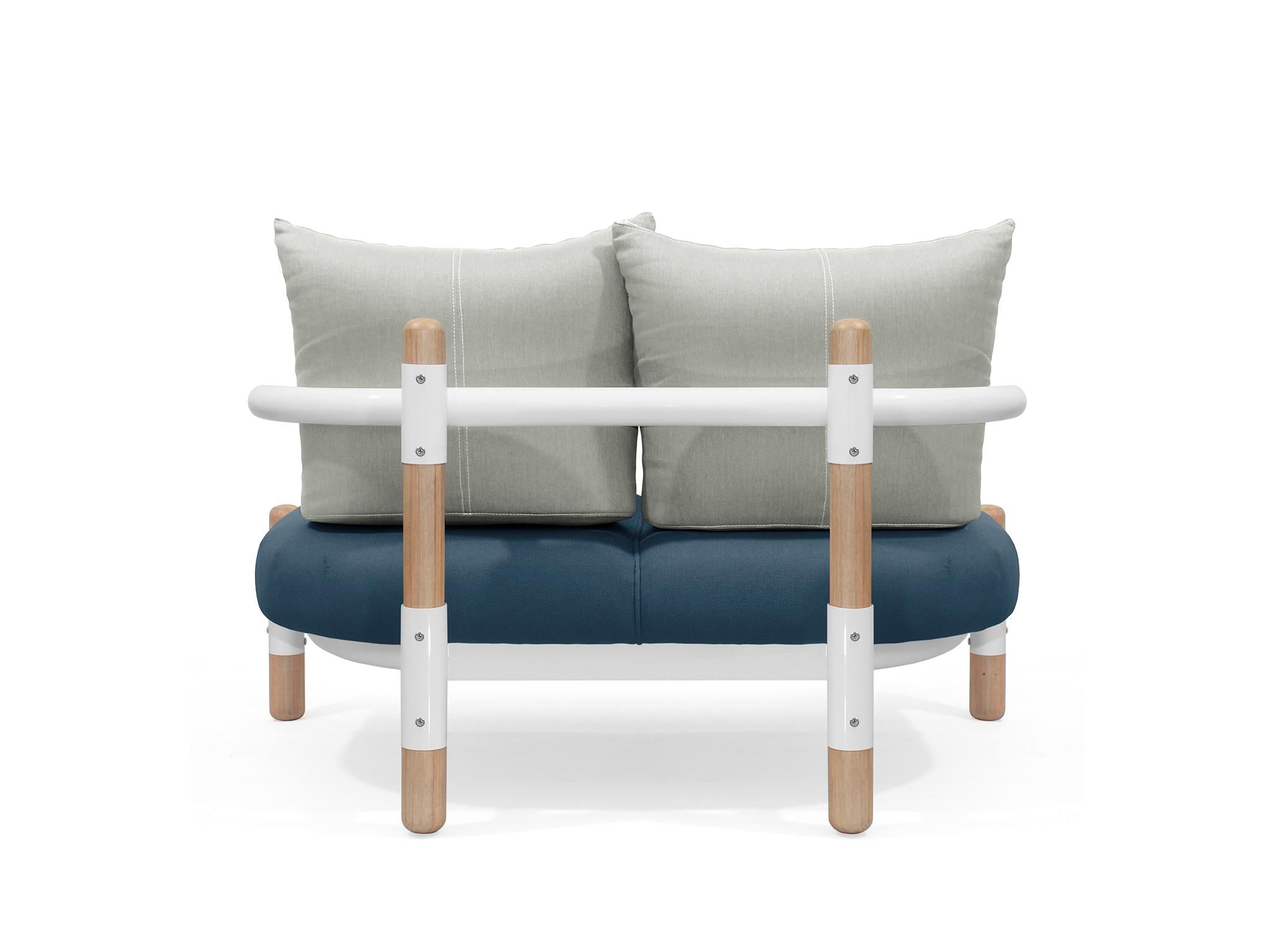 Blaues PK15 Zweisitzer-Sofa, Struktur aus Kohlenstoffstahl und Holzbeine von Paulo Kobylka (Moderne) im Angebot