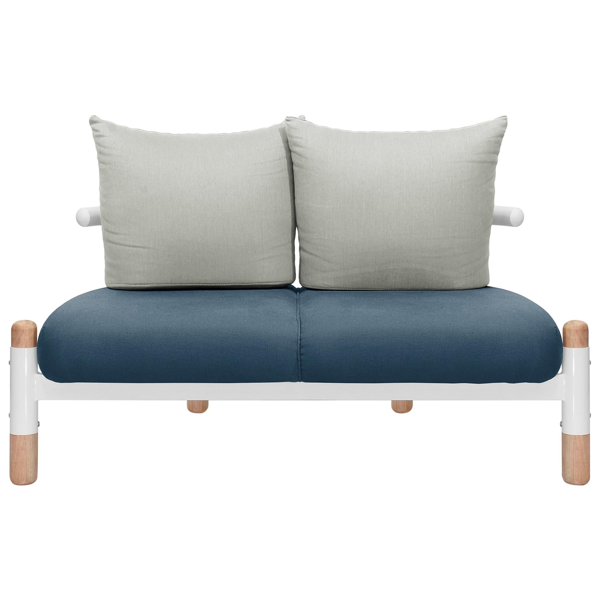 Blaues PK15 Zweisitzer-Sofa, Struktur aus Kohlenstoffstahl und Holzbeine von Paulo Kobylka