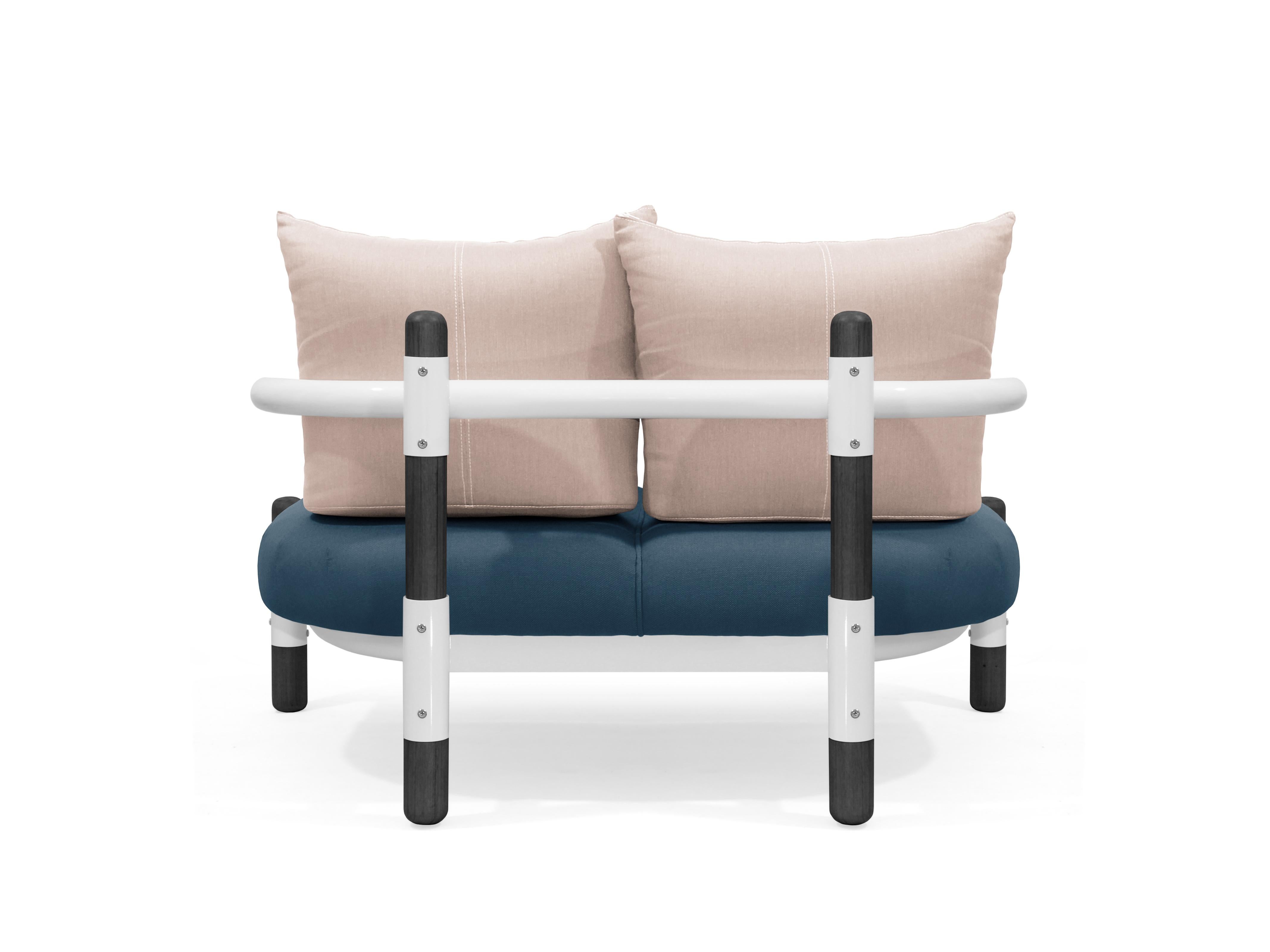 Blaues PK15 Zweisitzer-Sofa mit Stahlstruktur und ebonisierten Holzbeinen von Paulo Kobylka (Moderne) im Angebot