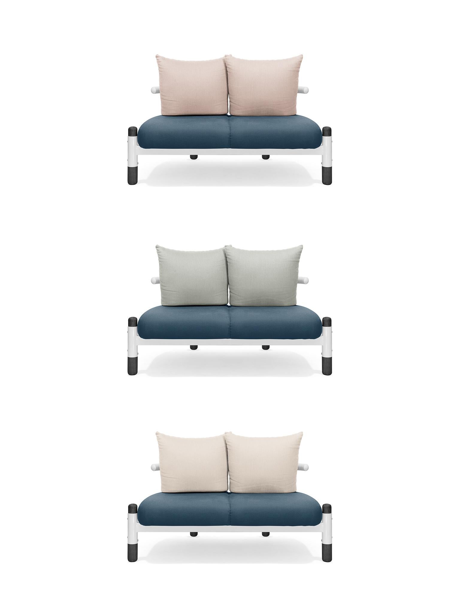 Blaues PK15 Zweisitzer-Sofa mit Stahlstruktur und ebonisierten Holzbeinen von Paulo Kobylka (Handgefertigt) im Angebot