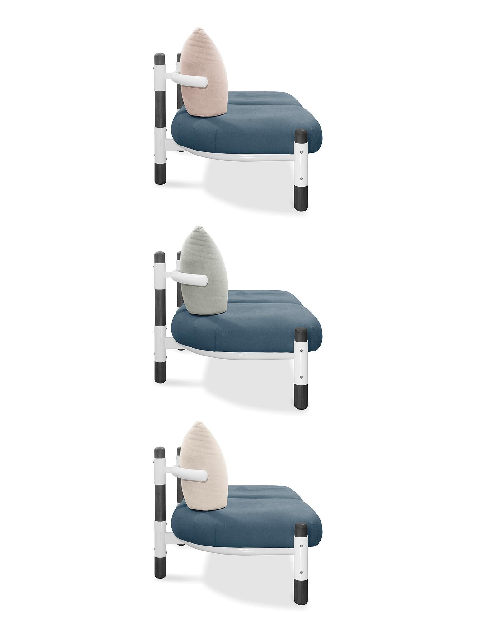 Blaues PK15 Zweisitzer-Sofa mit Stahlstruktur und ebonisierten Holzbeinen von Paulo Kobylka (21. Jahrhundert und zeitgenössisch) im Angebot