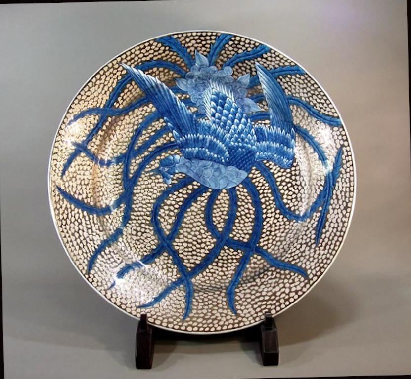Japonais Vase contemporain en porcelaine japonaise bleu noir platine par un maître artiste en vente