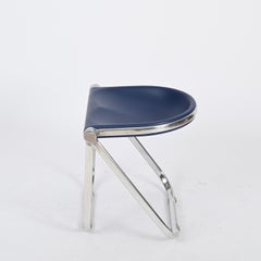 Italienischer klappbarer Hocker aus blauem Pluff von G. Piretti für Anonima Castelli, 1960er Jahre