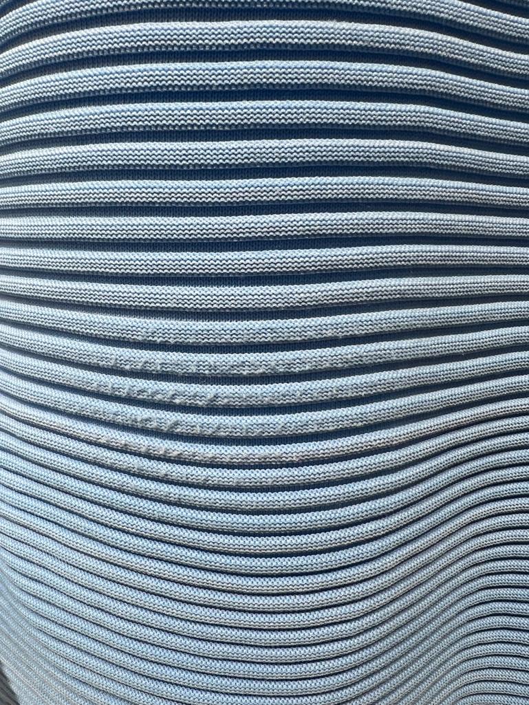 Robe bleue à pois ISSEY MIYAKE en vente 1
