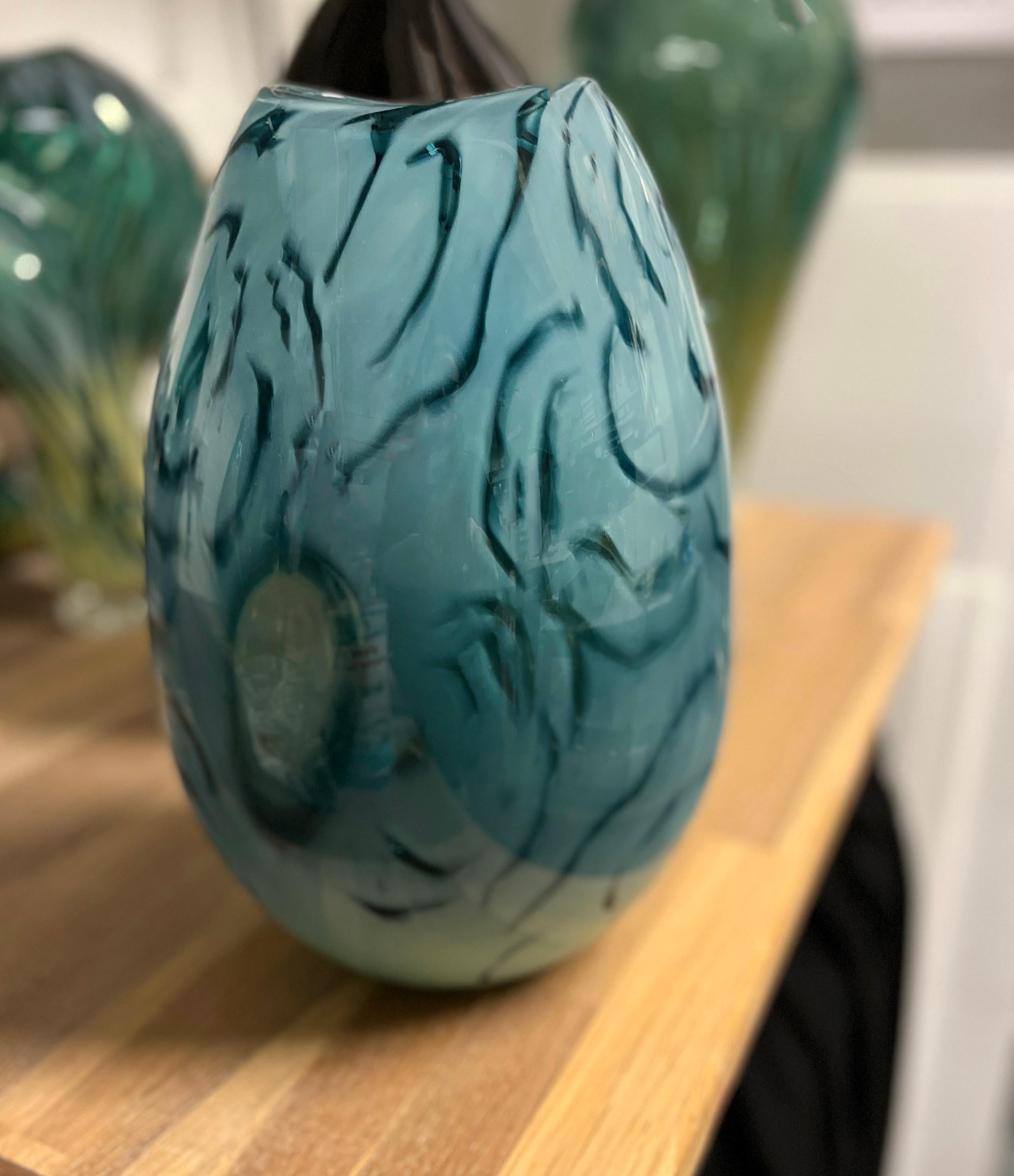 Moderne Blue Poppy Graal Glass, récipient unique en verre soufflé de Michèle Oberdieck en vente