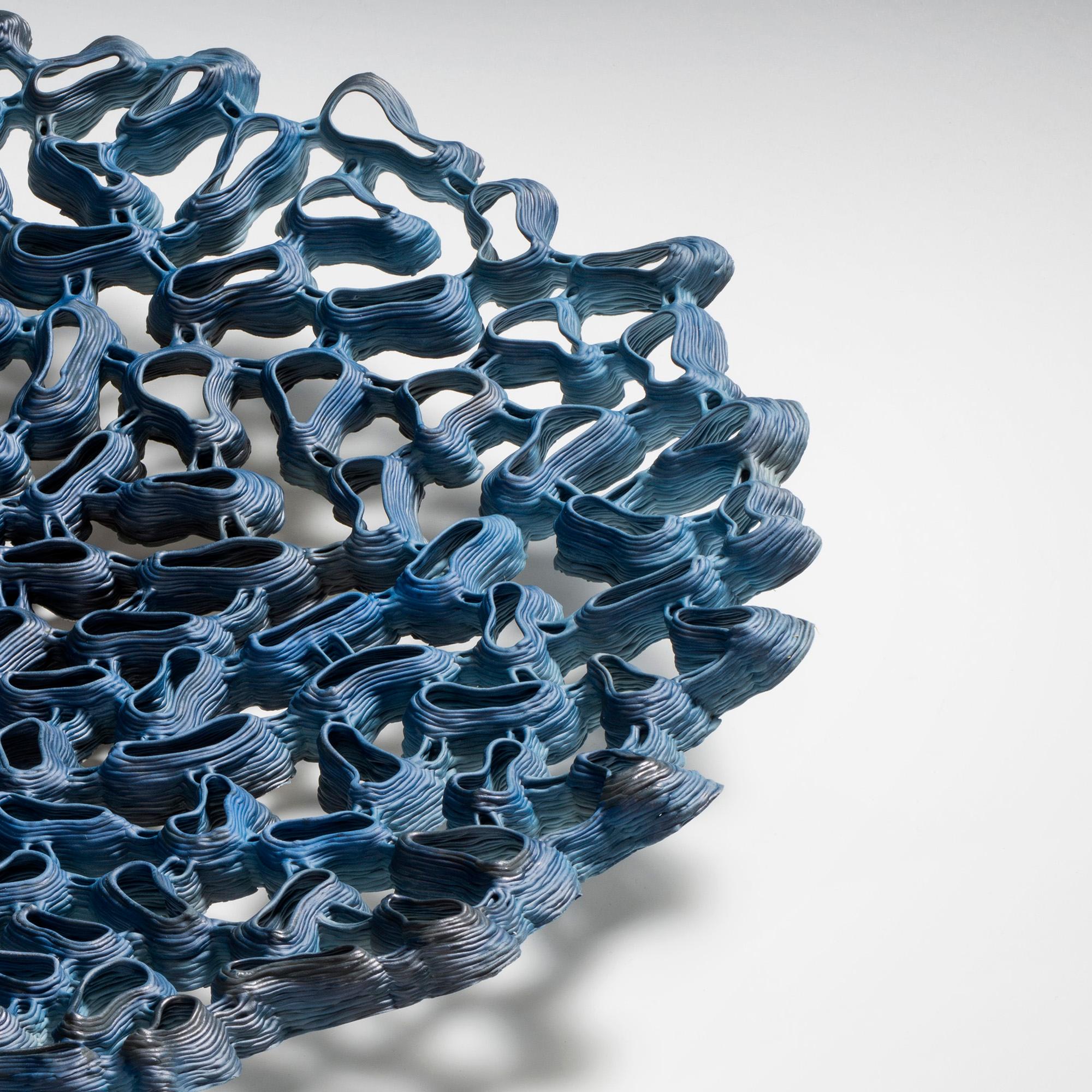 Norvegese Centrotavola in porcellana blu di Sidsel Hanum in vendita