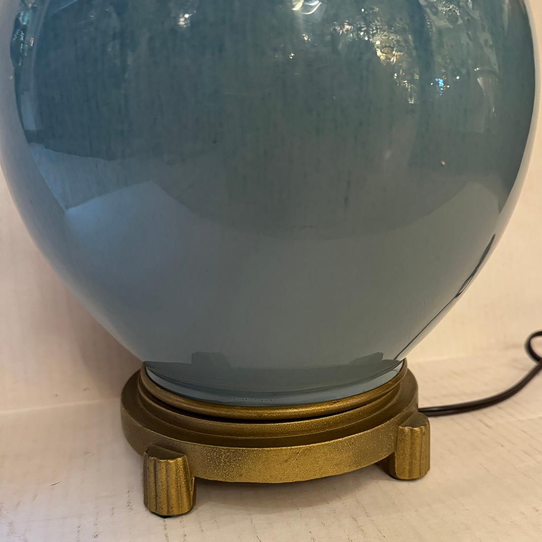 Blaue Porzellanlampe (Bronze) im Angebot